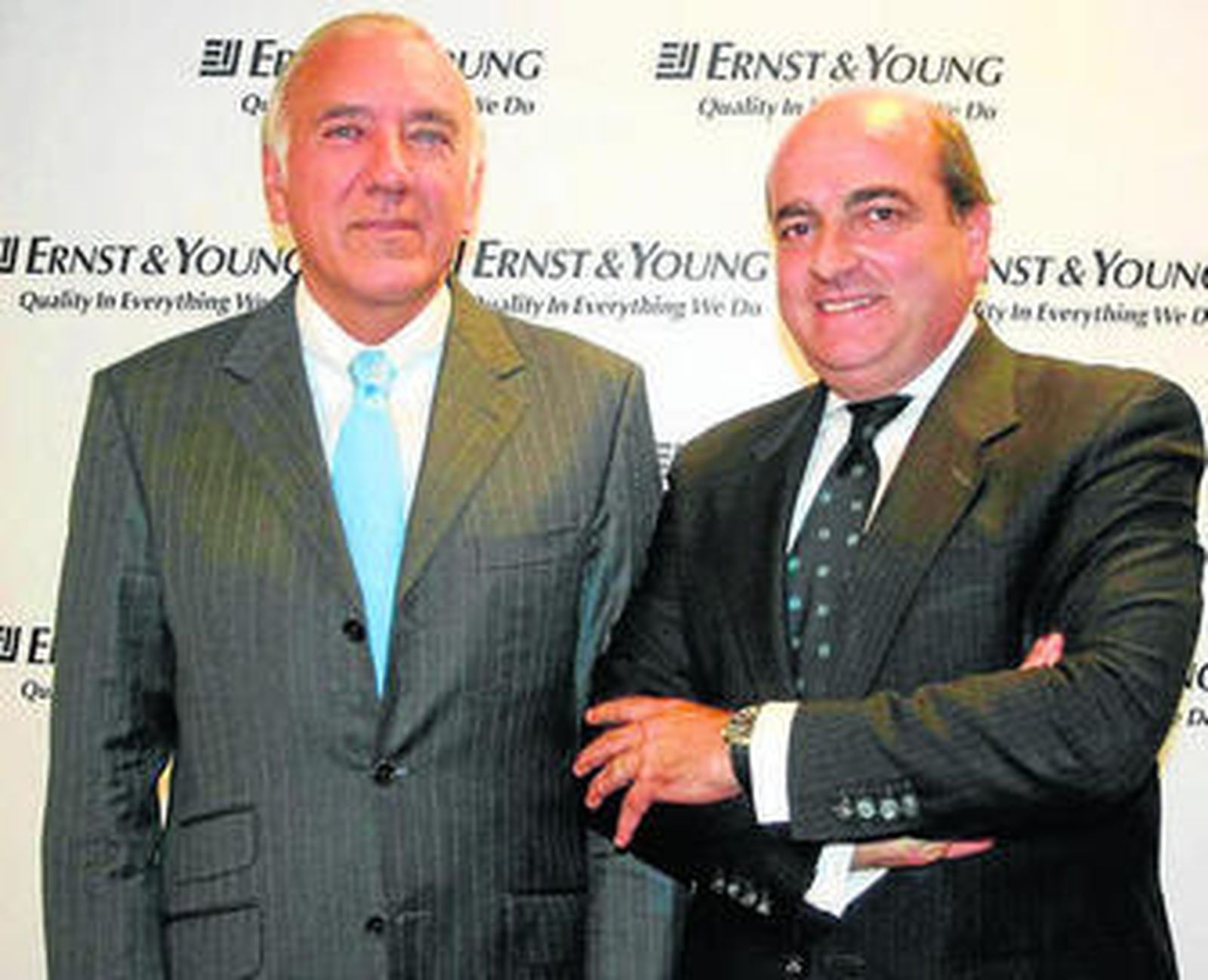 Luis Miguel Martín Rubio, a la derecha, con José Miguel Andrés, el presidente de Ernst & Young España.