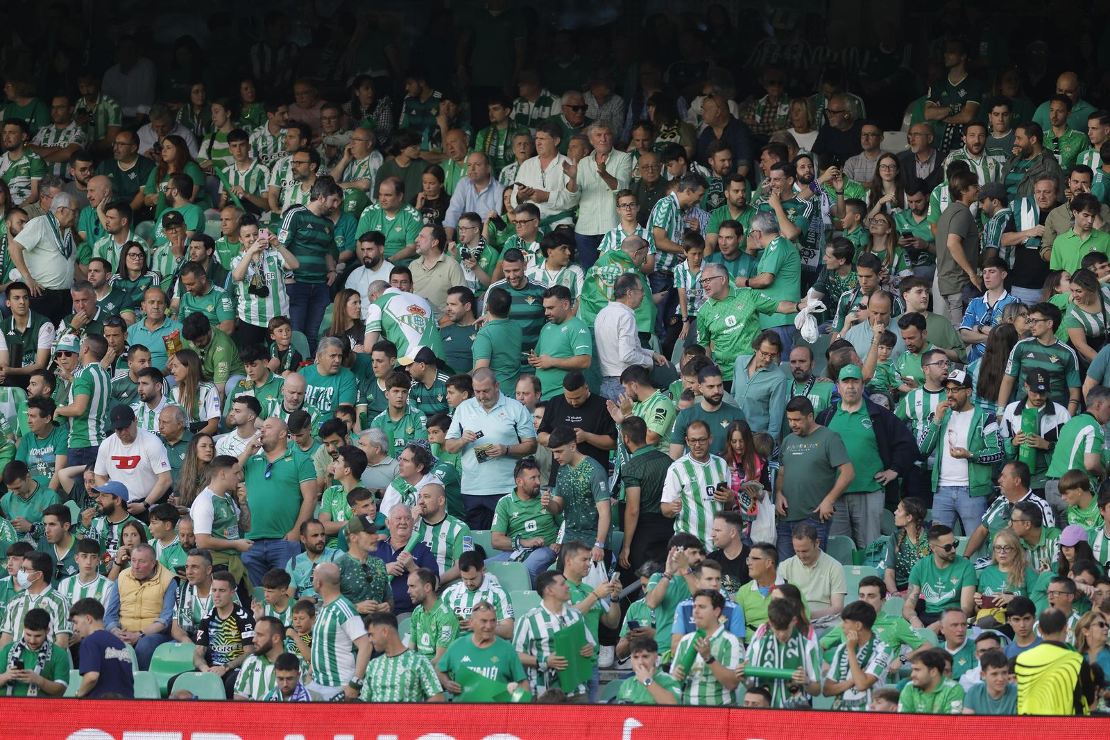 Búscate en las fotos del Betis - Fiorentina