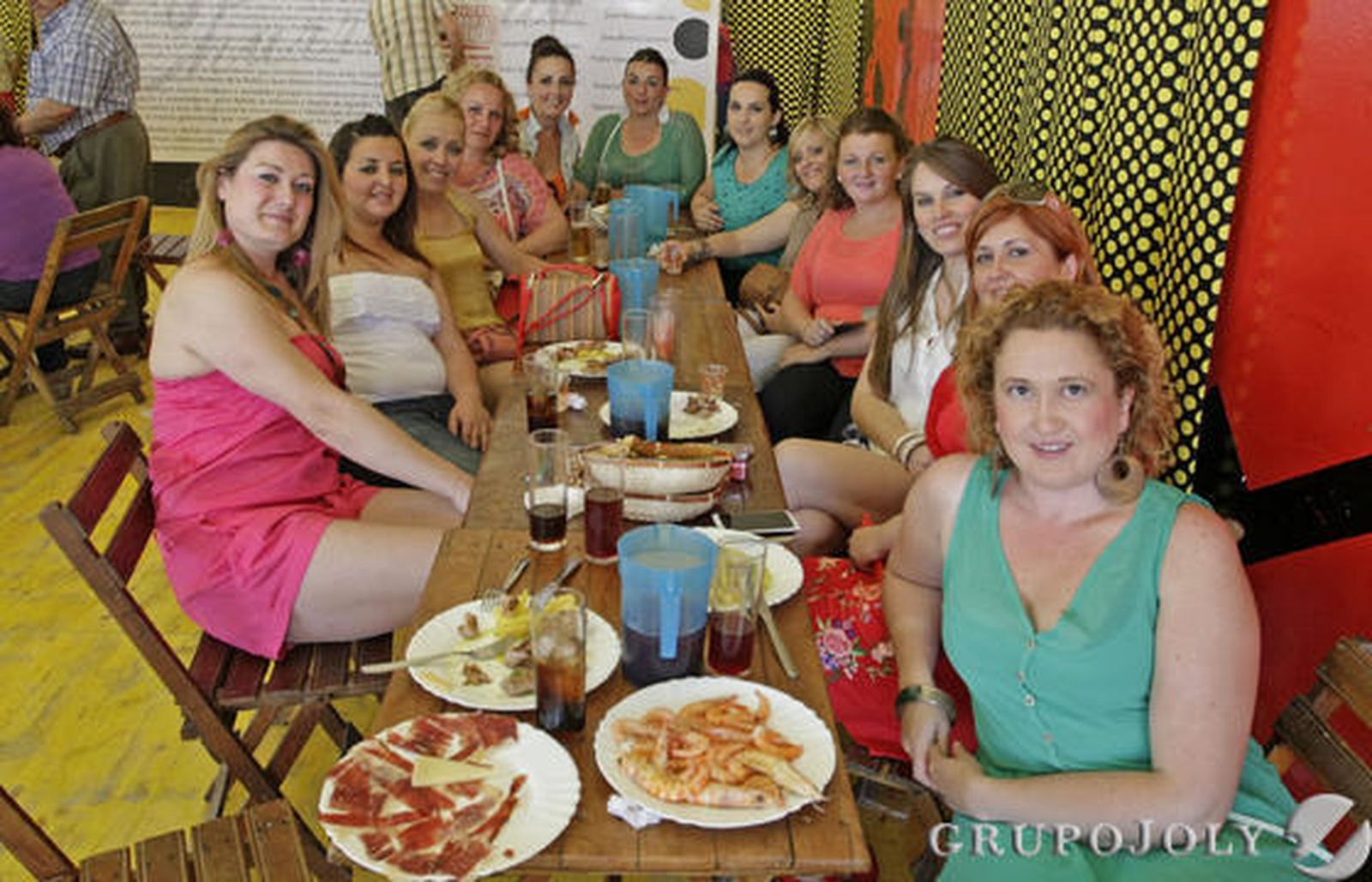 Nada como un buen plato de jamón y una copita manzanilla para refrescar la jornada de feria.

Foto: Erasmo Fenoy