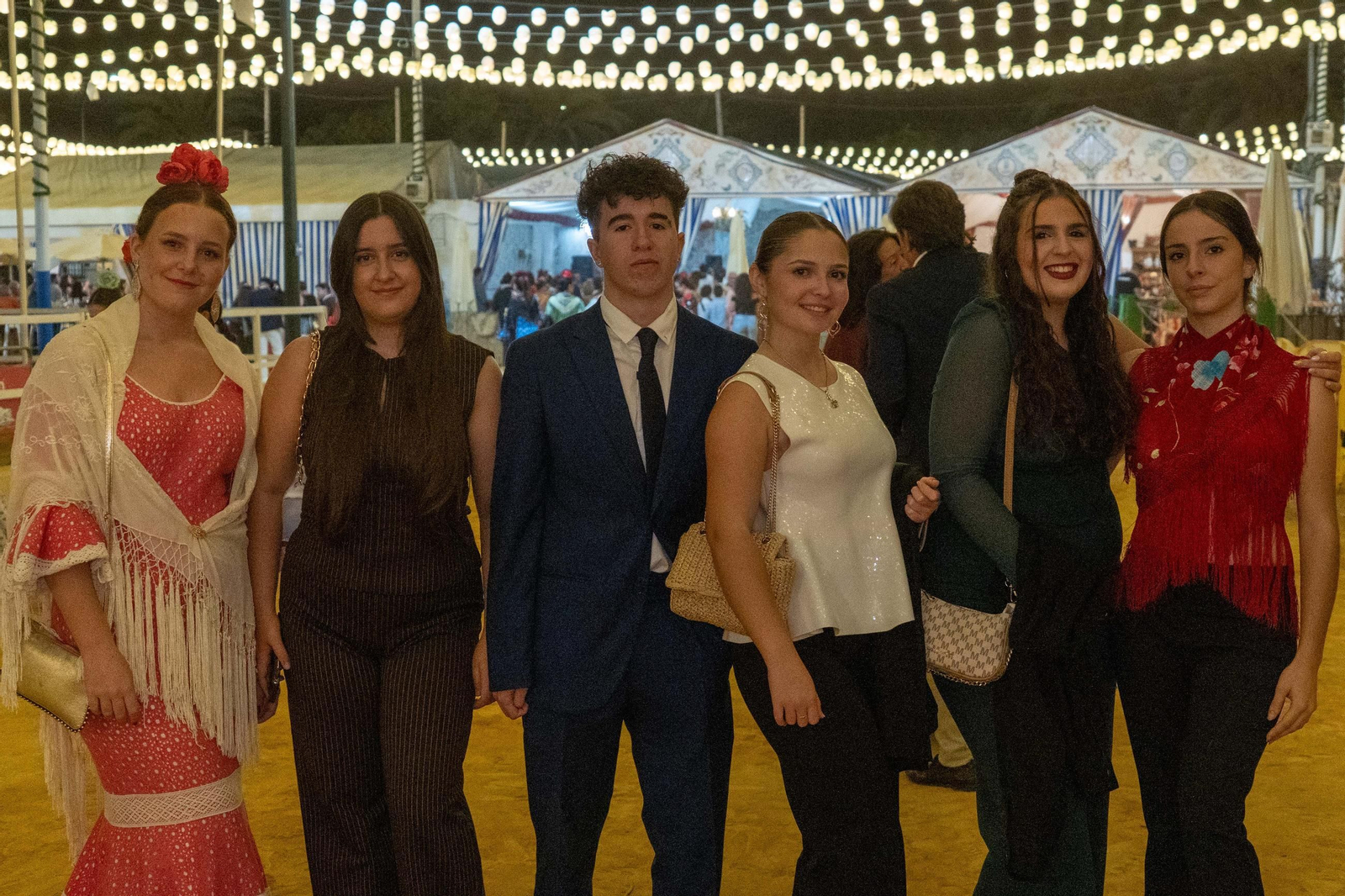 Imágenes del ambiente del ambiente de la noche del domingo en la Feria de Otoño y del Caballo 2025 de Huelva