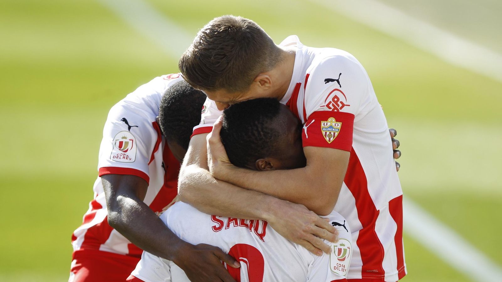 Corpas, Akieme y Sadiq festejan uno de los goles del nigeriano