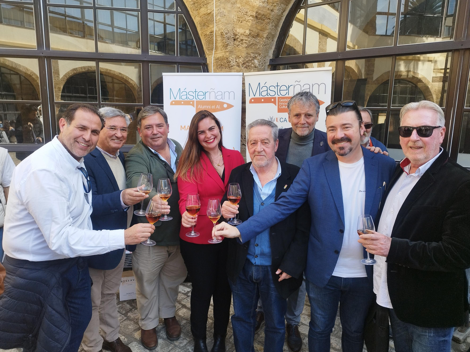 Participantes en la iniciativa vinatera y carnavalesca de Másterñam.