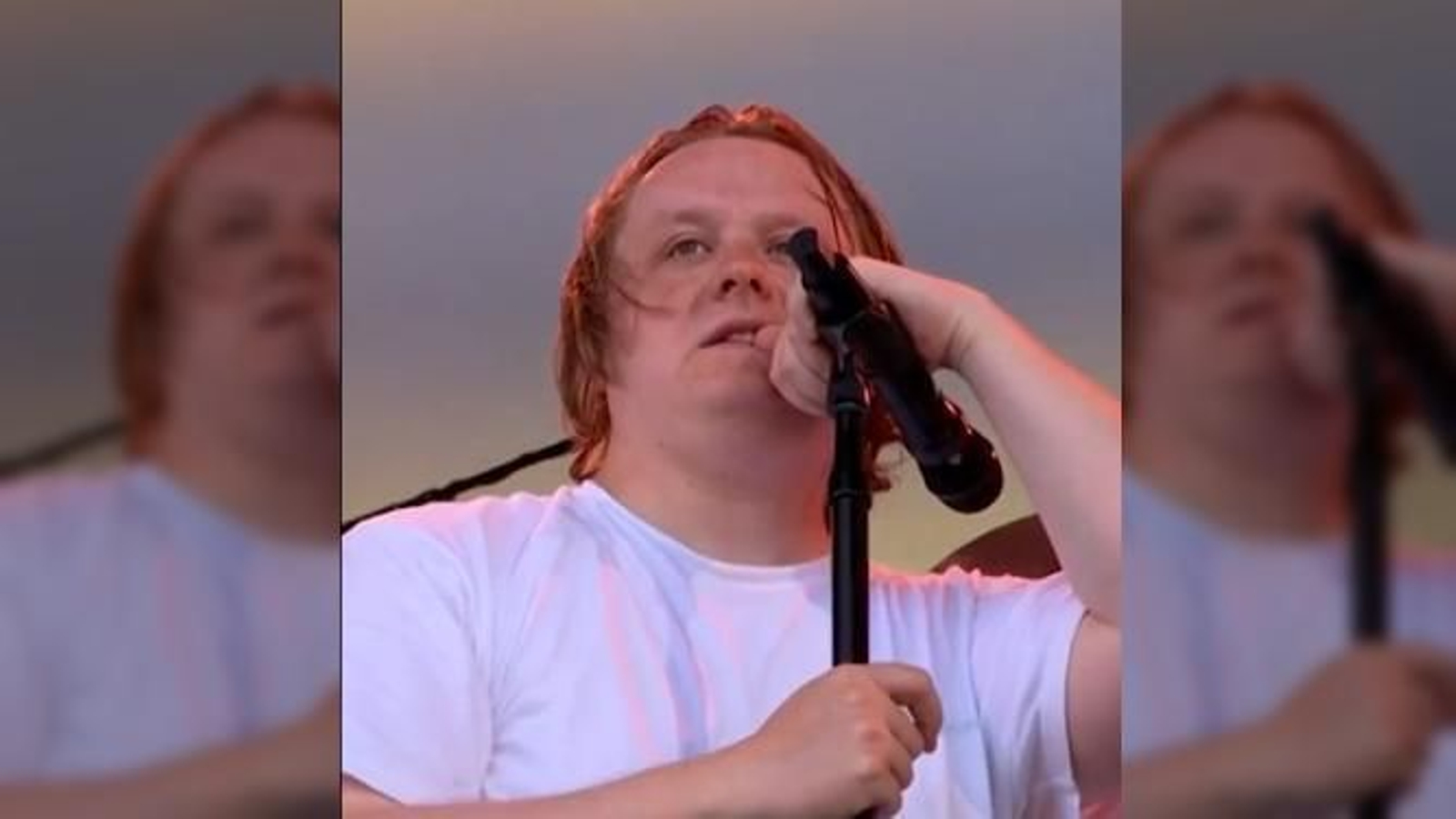 Lewis Capaldi durante su actuación en el Festival de Glastonbury