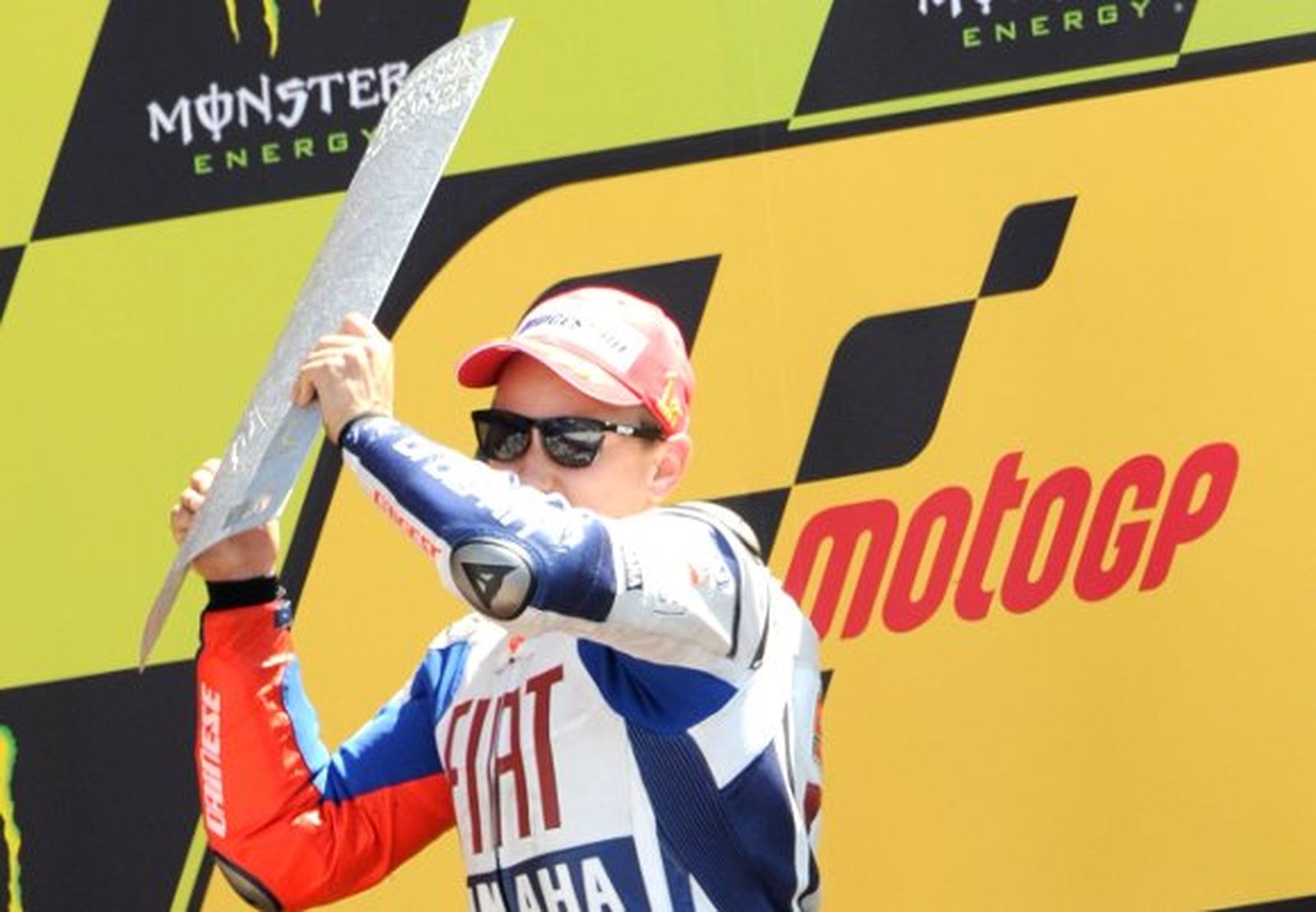 Lorenzo afianza el liderato