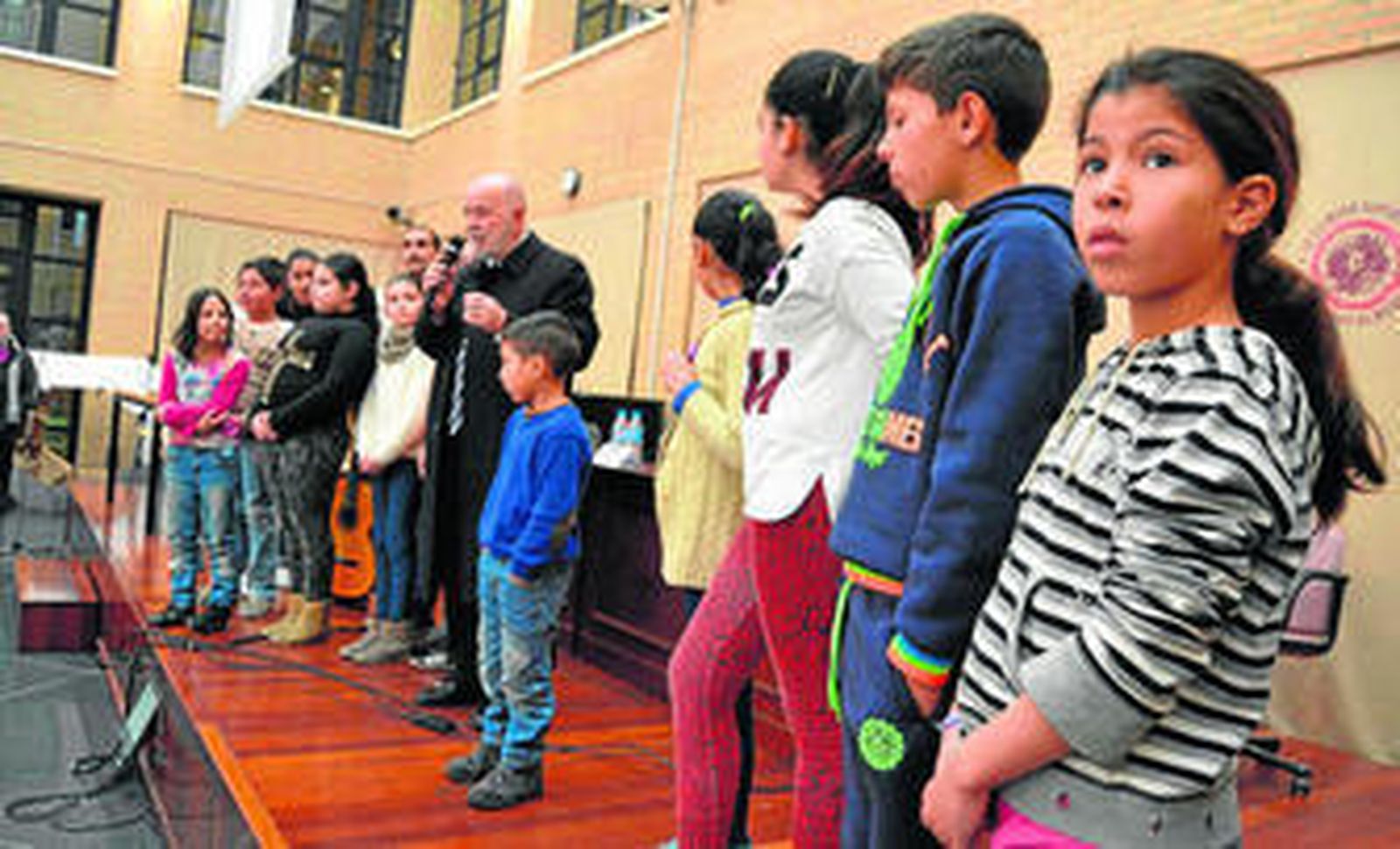 El rector de la UAL, Pedro Molina, apoyó a los jóvenes estudiantes.