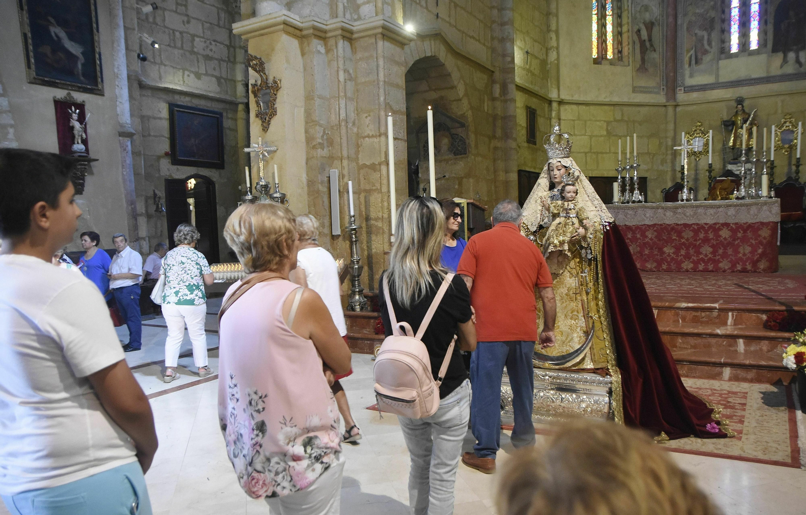 Besamanos a la Virgen de los Remedios, en imágenes