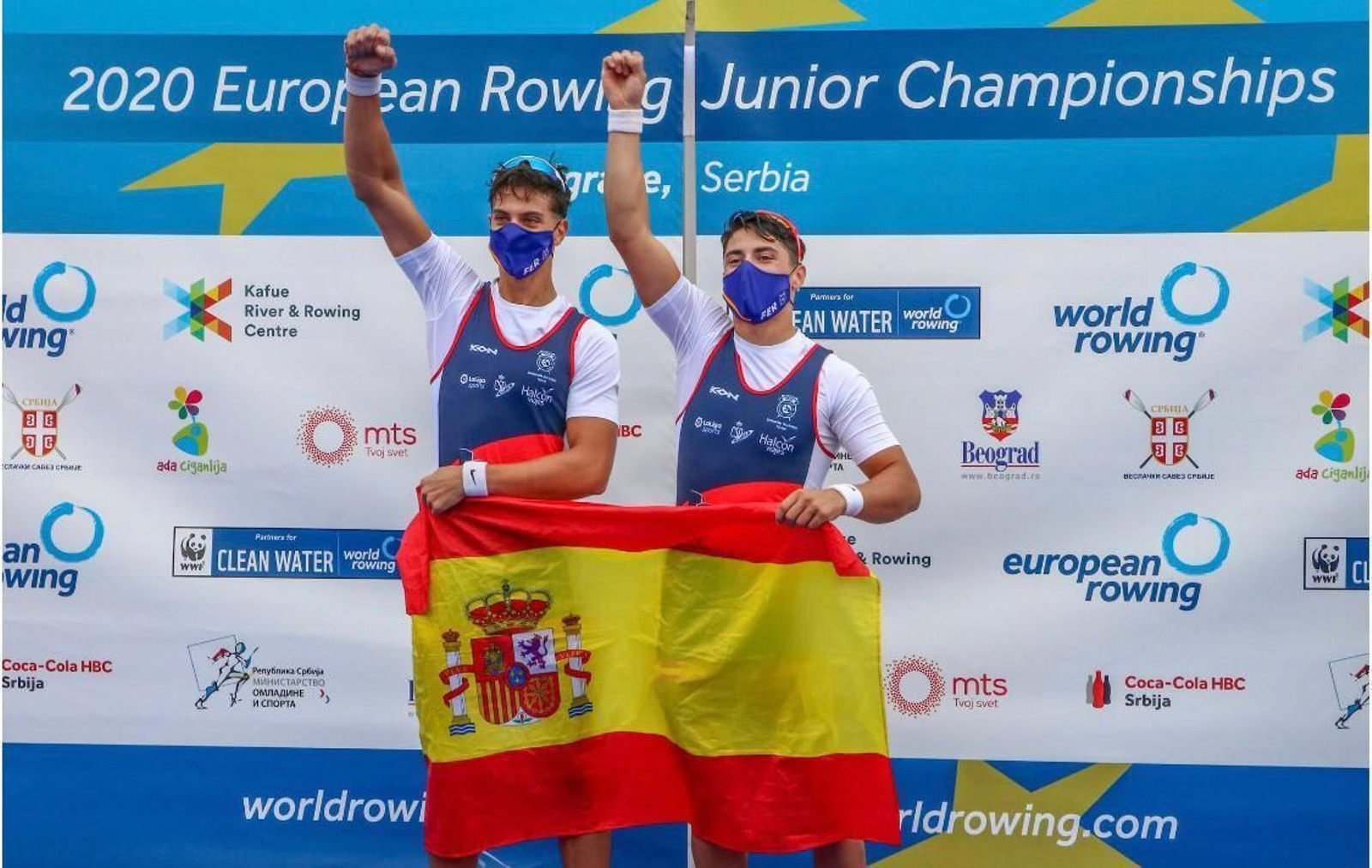 Pablo Moreno, en lo alto del podio junto a su compañero Cayetano Horta.