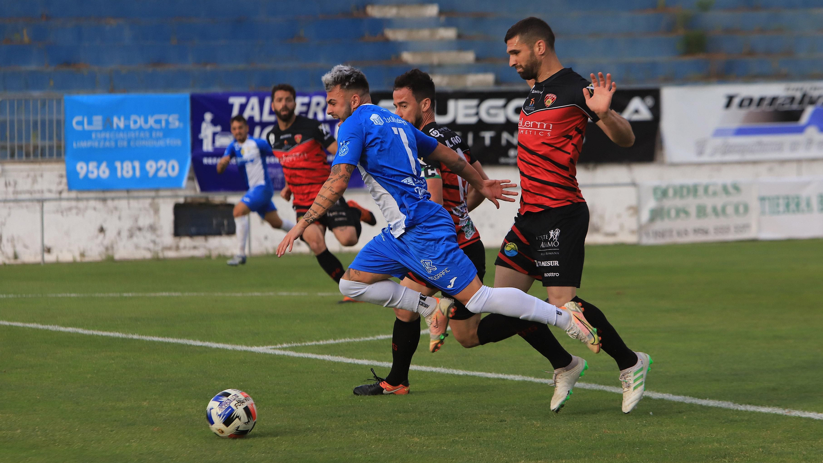Imágenes de la semifinal por el ascenso entre el  Xerez CD - Puente Genil