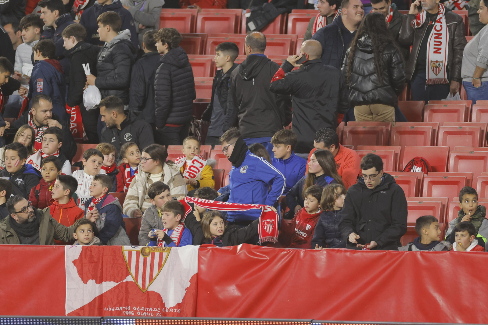 Búscate en las fotos del SEVILLA FC-PSV EINDHOVEN