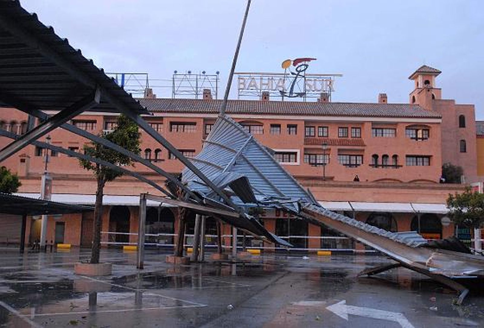La lluvia y el viento causan múltiples destrozos en varias localidades de la provincia. 

Foto: Elías Pimentel
