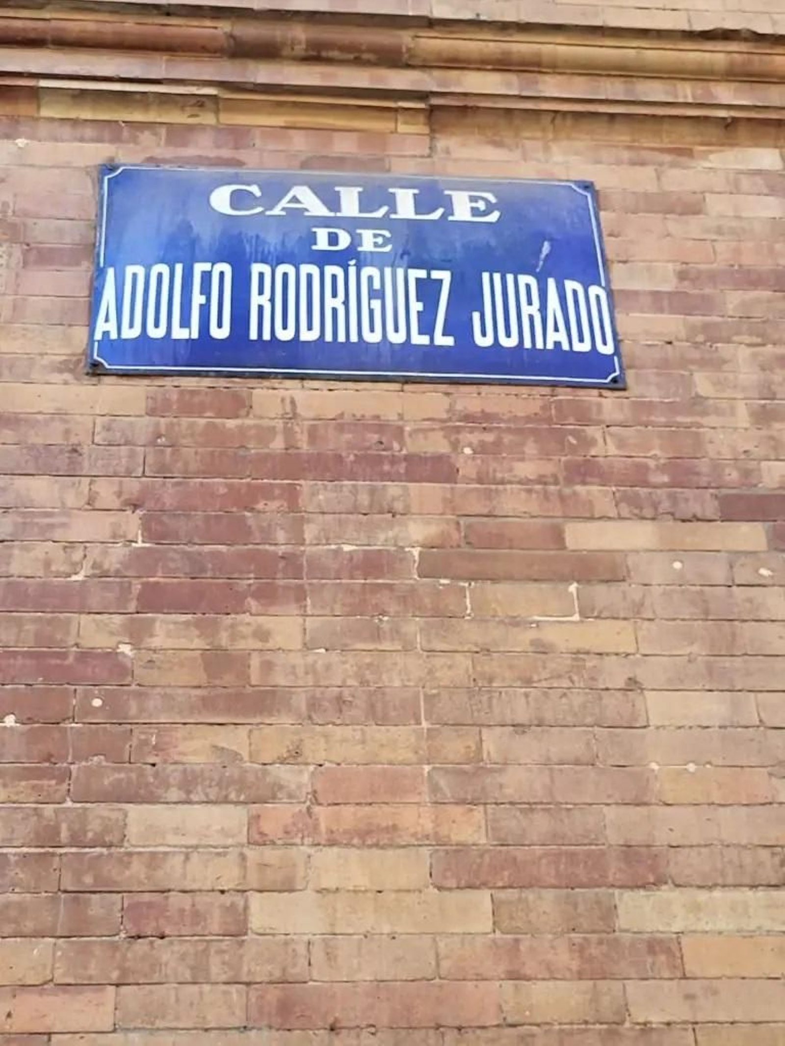 El rótulo de Adolfo Rodríguez Jurado.