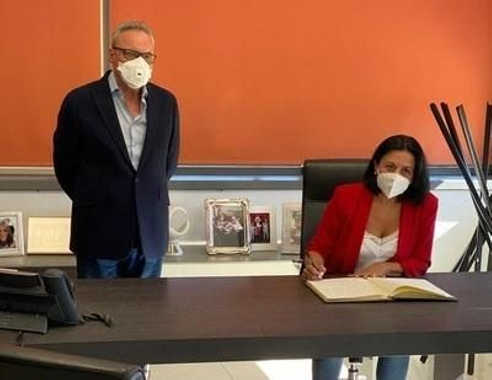 Alcaldesa de Cantoria y presidente de Cosentino, ayer.