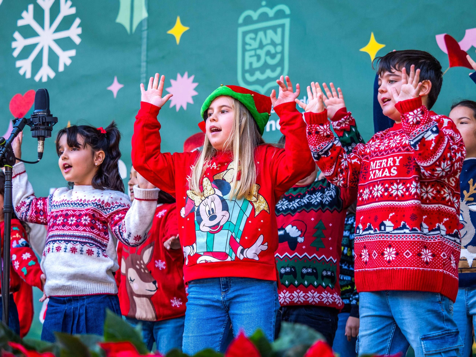 El Certamen de Villancicos de los colegios públicos de San Fernando, en imágenes