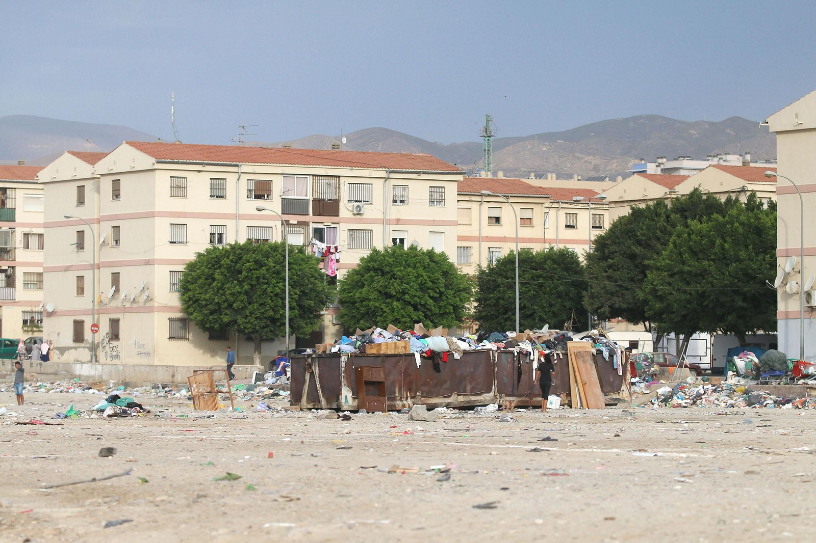 Las imágenes de la basura producida por el mercadillo de El Puche