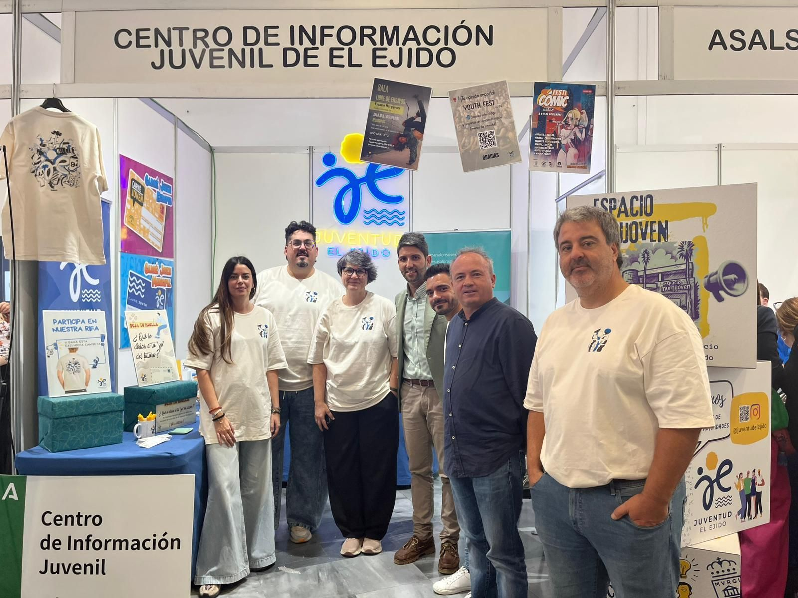 El stand de los jóvenes de El Ejido presente en la III edición de 'Juvealmería'.