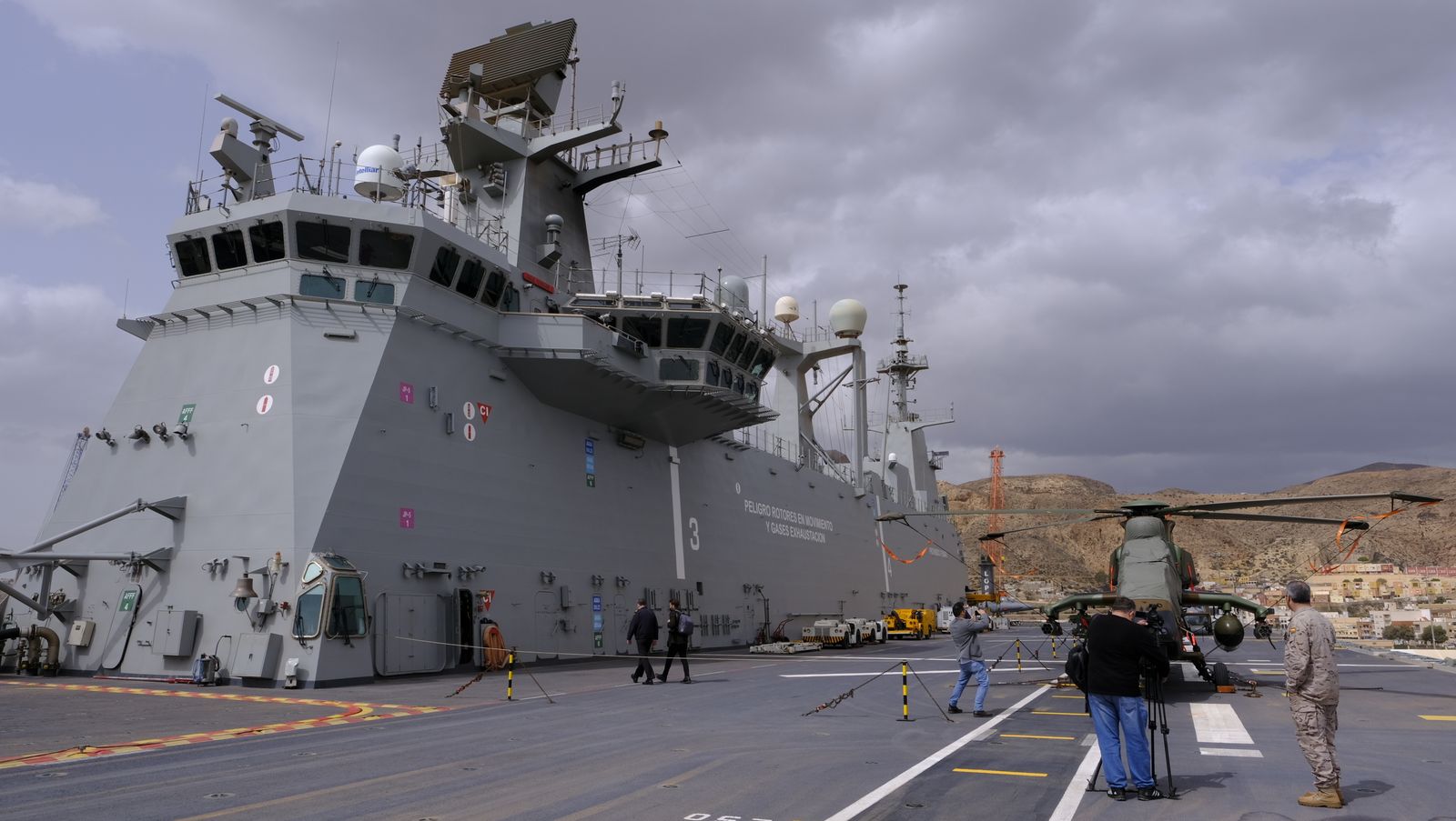 Fotogalería de la visita al portaaviones Juan Carlos I. Puerto de Almería.