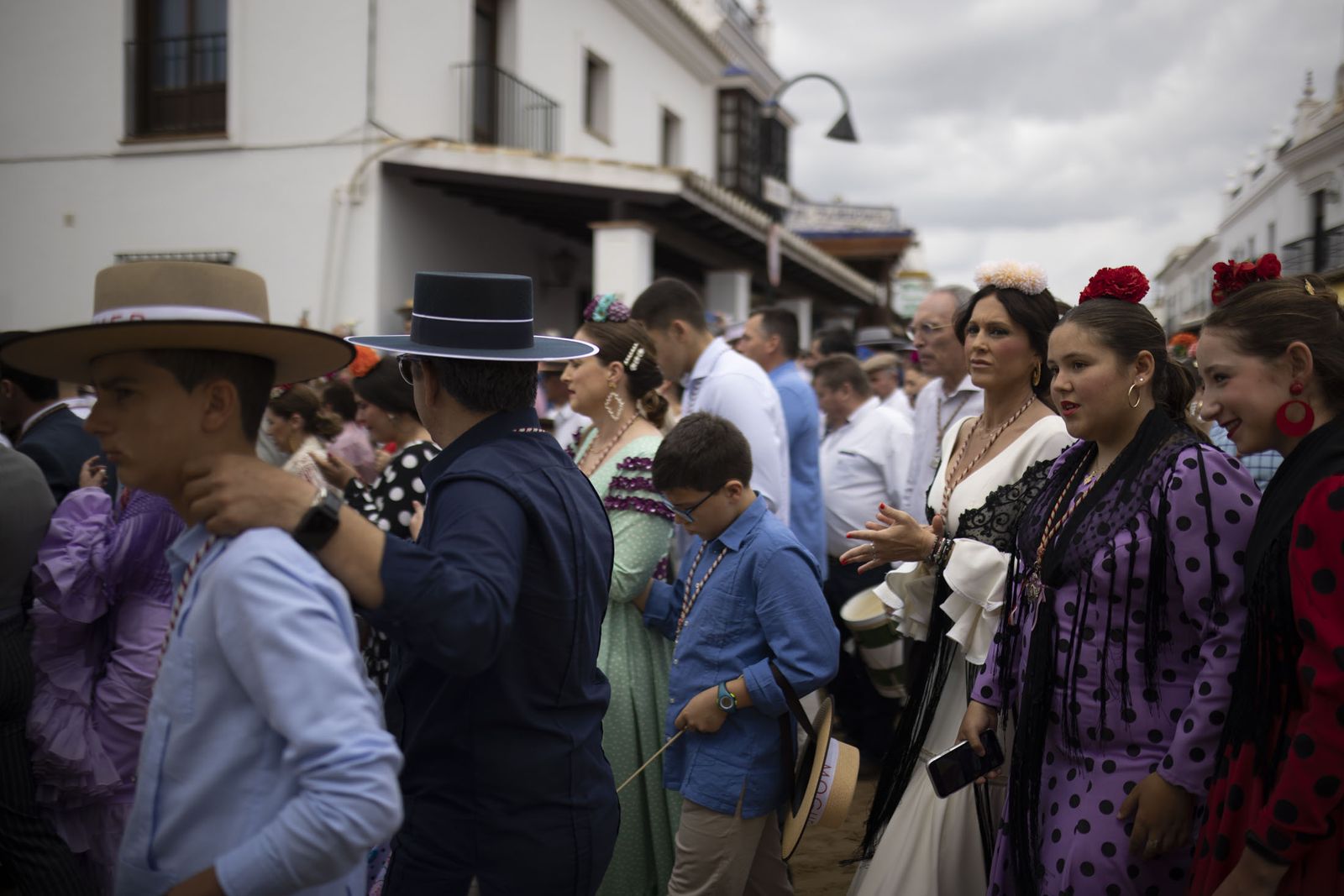 El Rocío 2023: Imágenes de ambiente en la aldea durante la presentación de las Hermandades