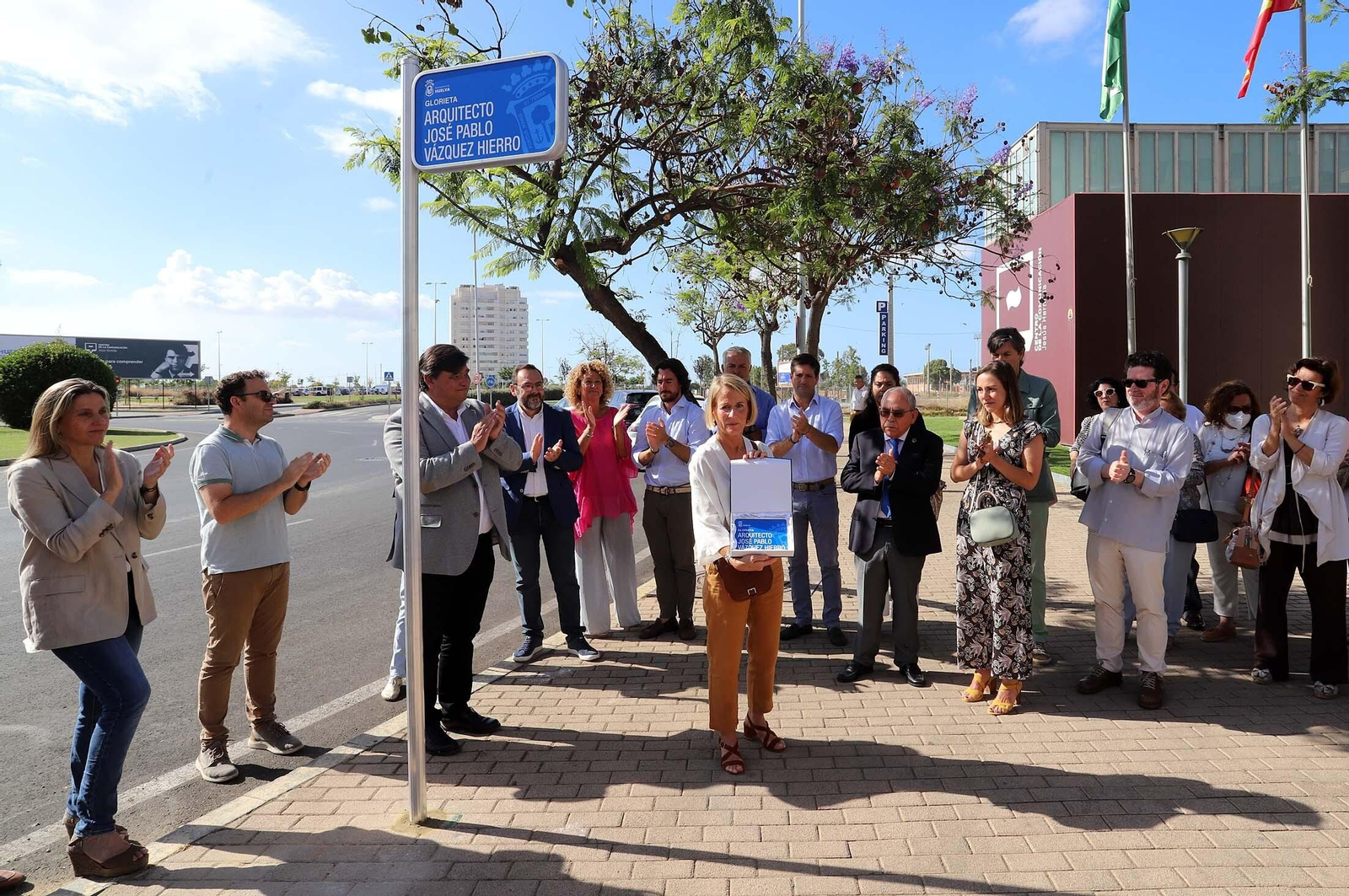 La Glorieta 'Arquitecto José Pablo Vázquez Hierro' ya luce descubierta en Huelva