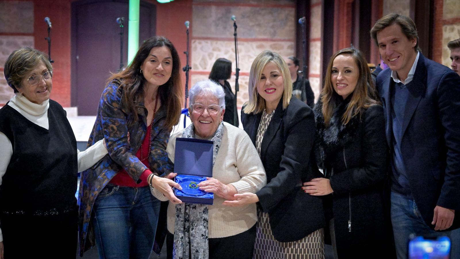 El homenaje a una de las mujeres.