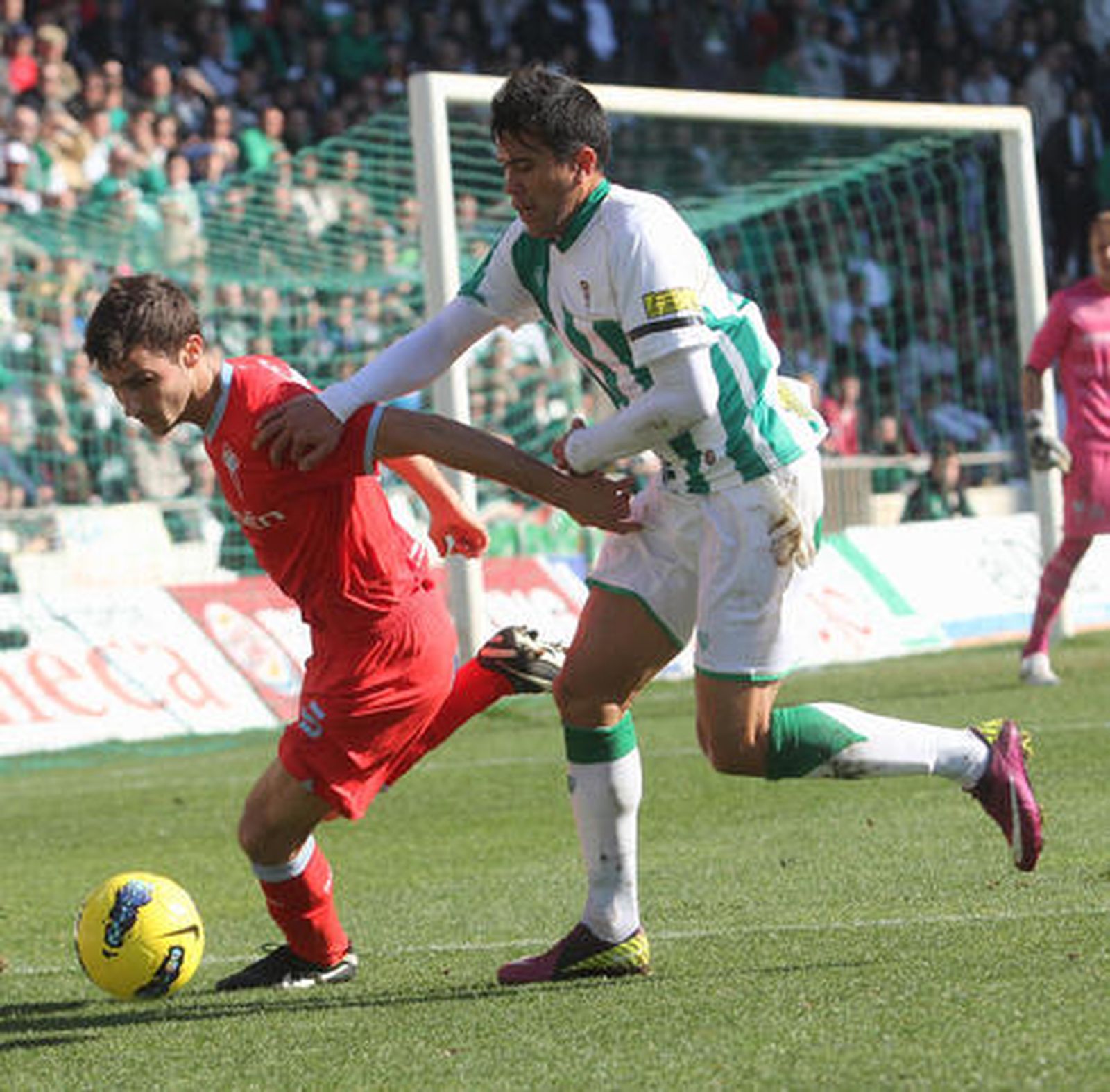 El Córdoba no puede coronar con una victoria su dominio ante el Celta de Vigo en el Arcángel (0-0). / José Martínez