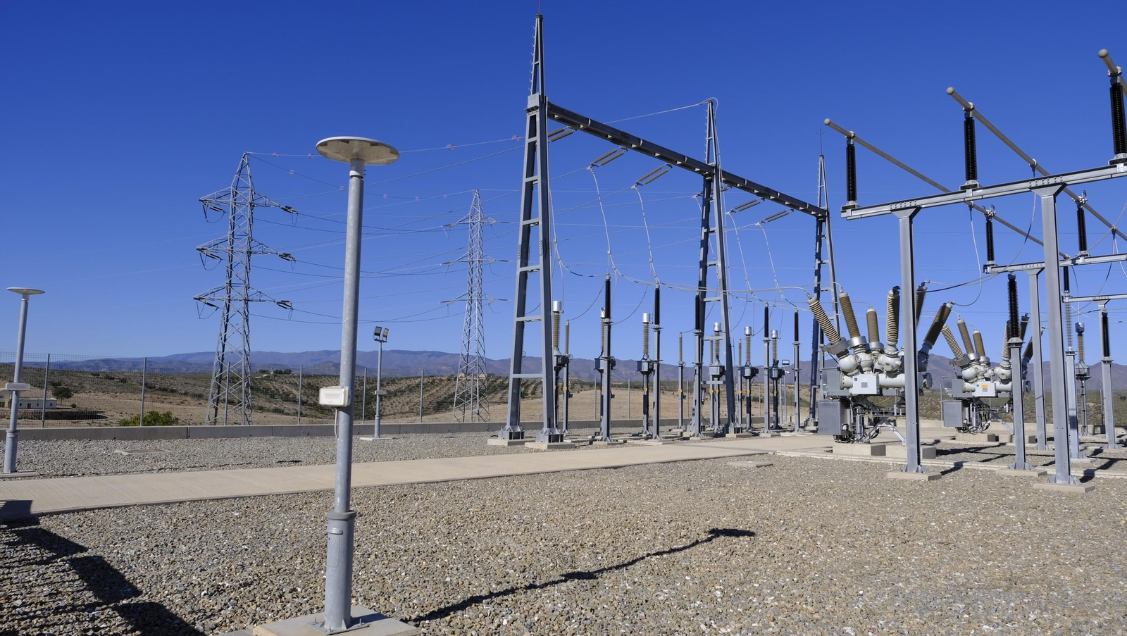 La subestación eléctrica de Endesa en Sorbas muestra sus mejoras, en fotos
