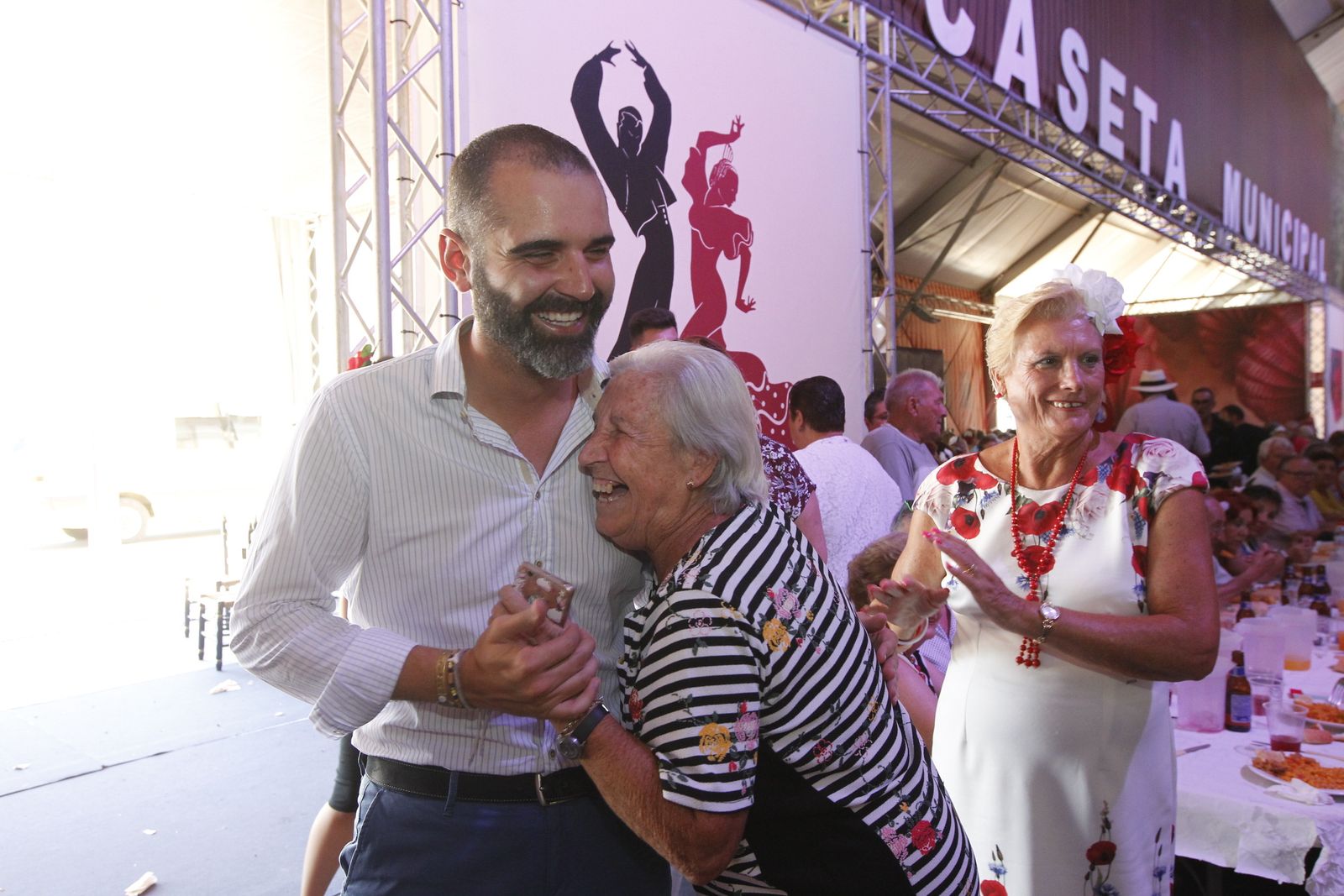 Fotogalería comida homenaje a los mayores. Feria de Almería 2019