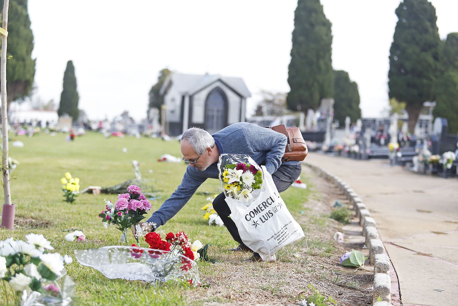 Imágenes del Día de Todos los Santos en el cementerio de la Soledad de Huelva
