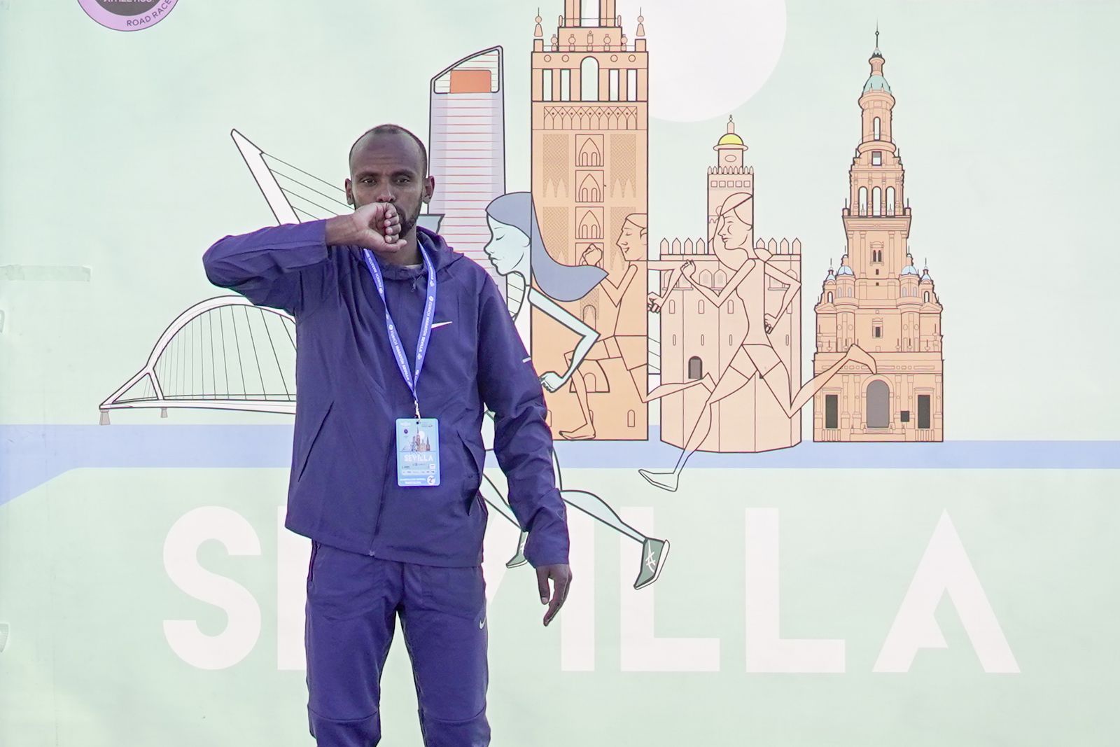 Así ha sido la entrega de premios del Zúrich Maraton de Sevilla 2026