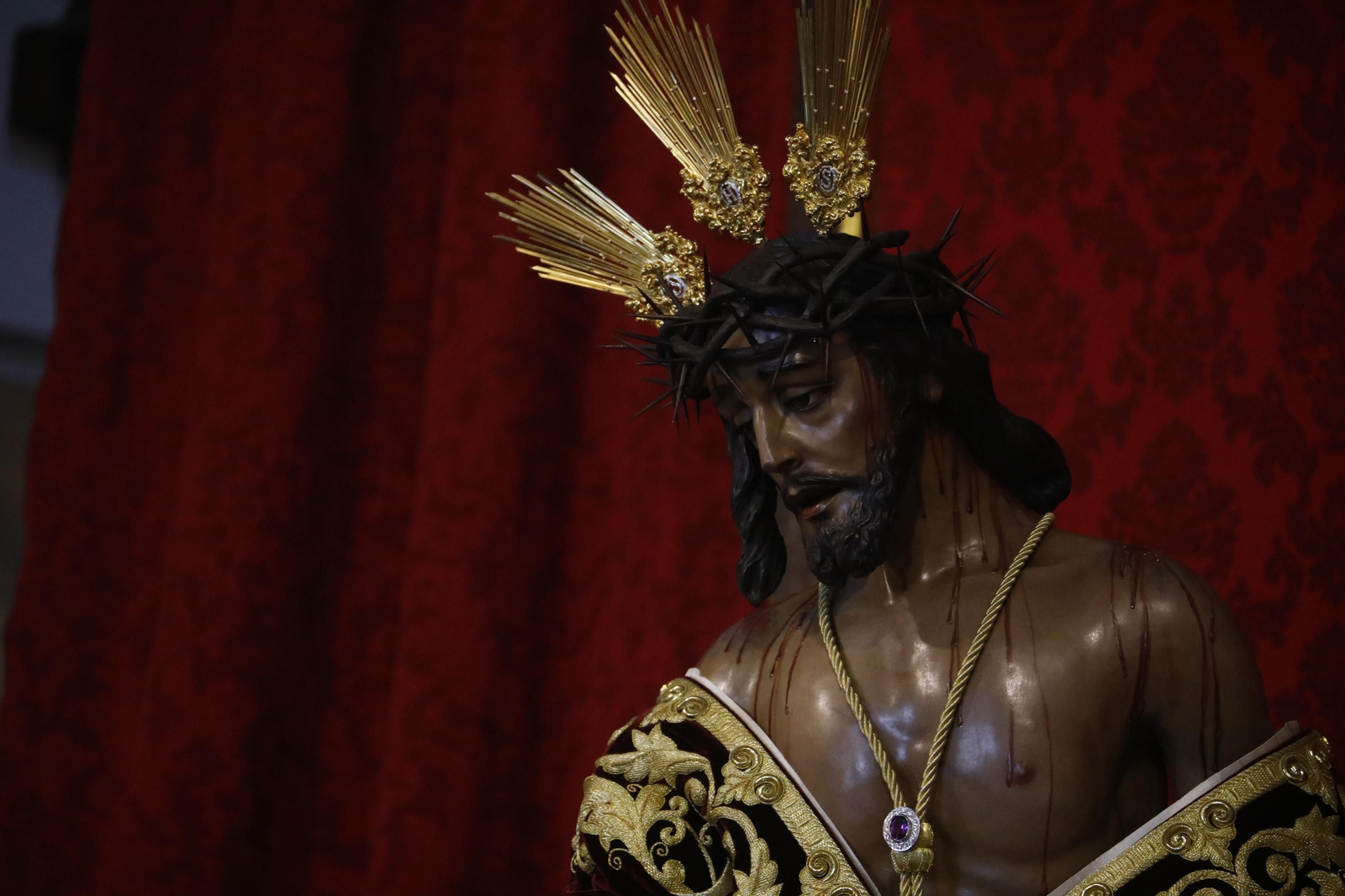 Las mejores imágenes de los besapiés del segundo domingo de Cuaresma en Córdoba