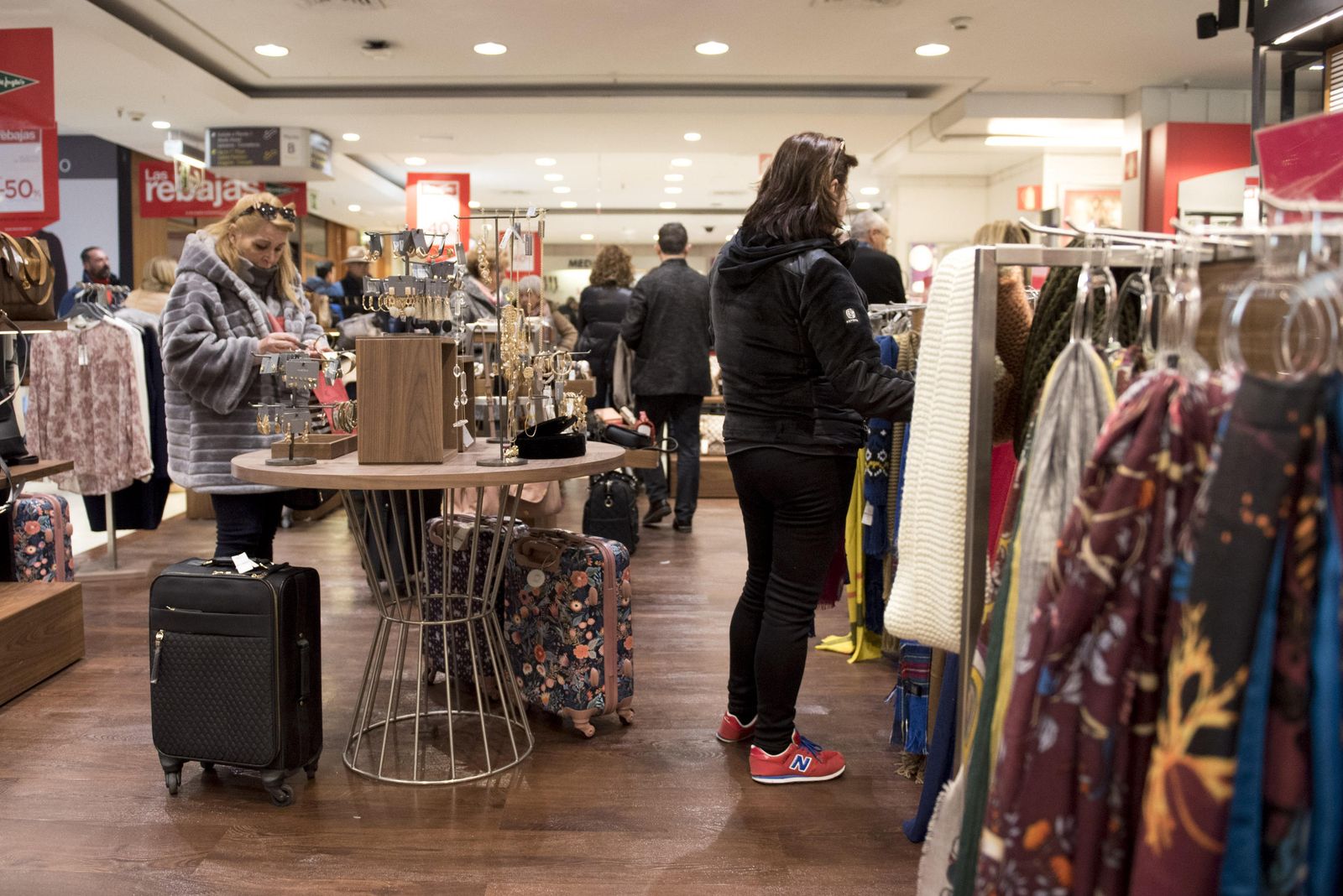 Los granadinos se lanzan a las rebajas de enro