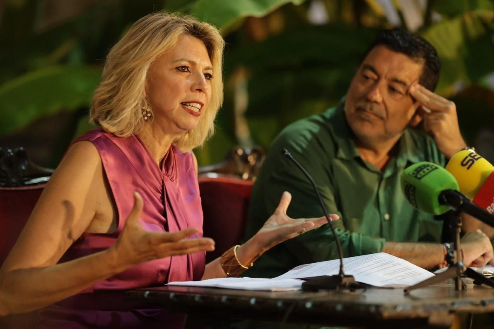 Marina Bernal presenta en Chipionz el libro 'Rocío, 20 años contigo'