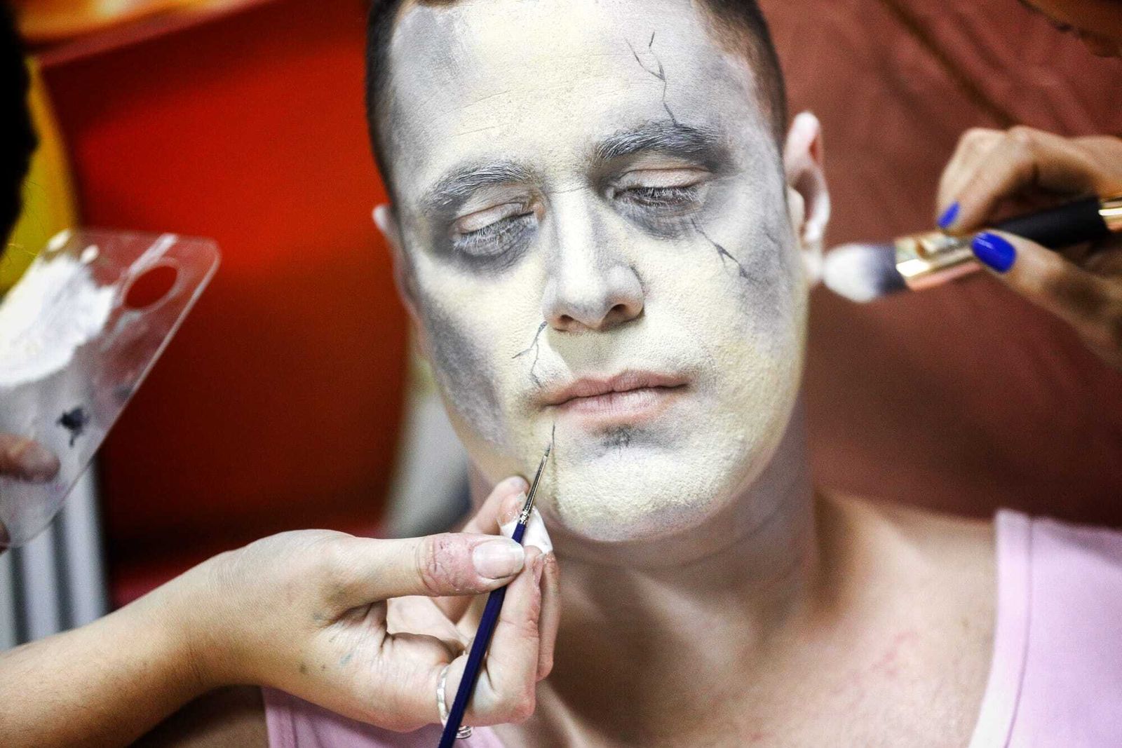 Preparativos de la chirigota 'Los caraduras de cai'