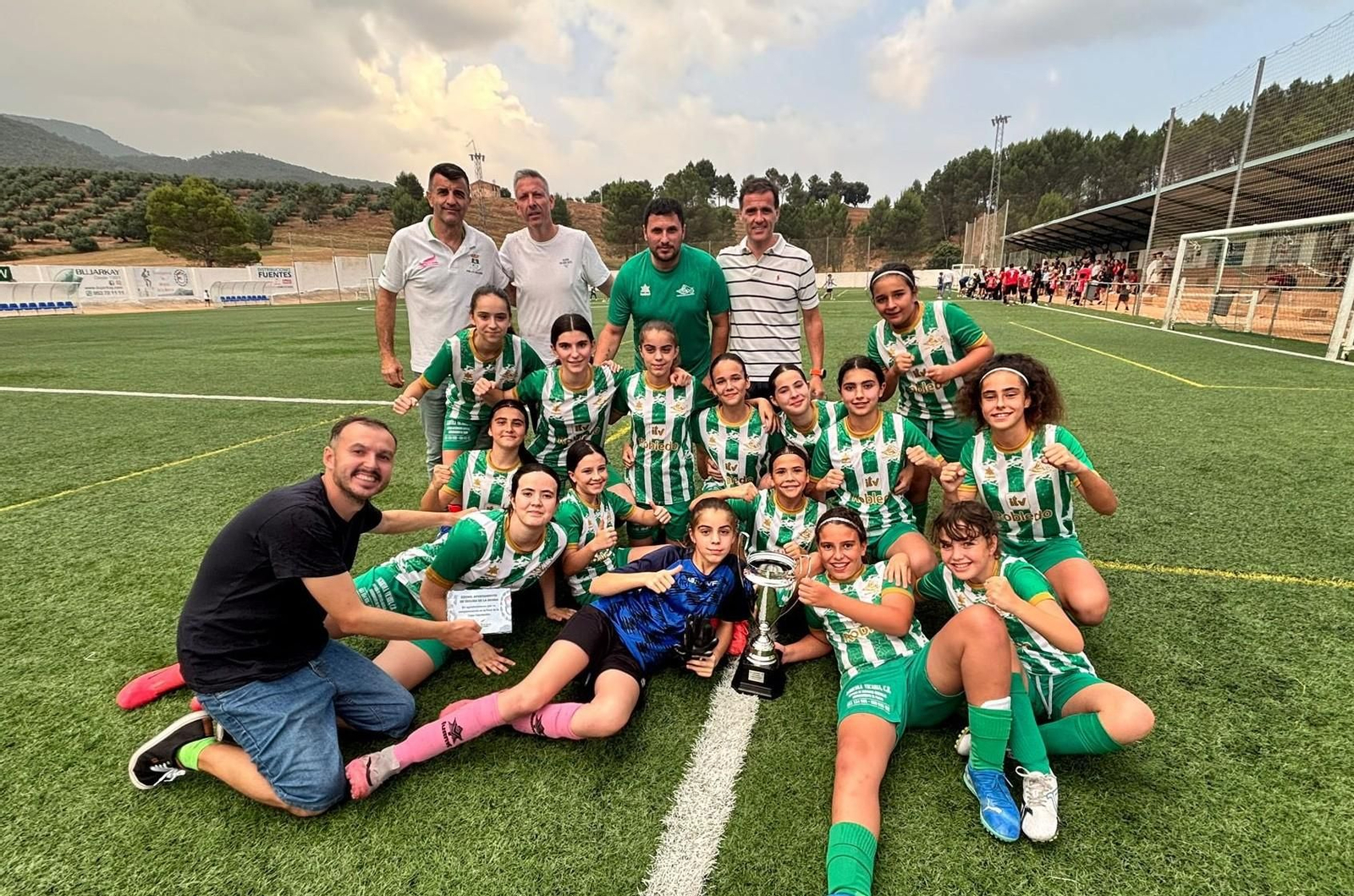 El conjunto alevín-infantil del Sierra Segura CF se proclamó campeón en casa.