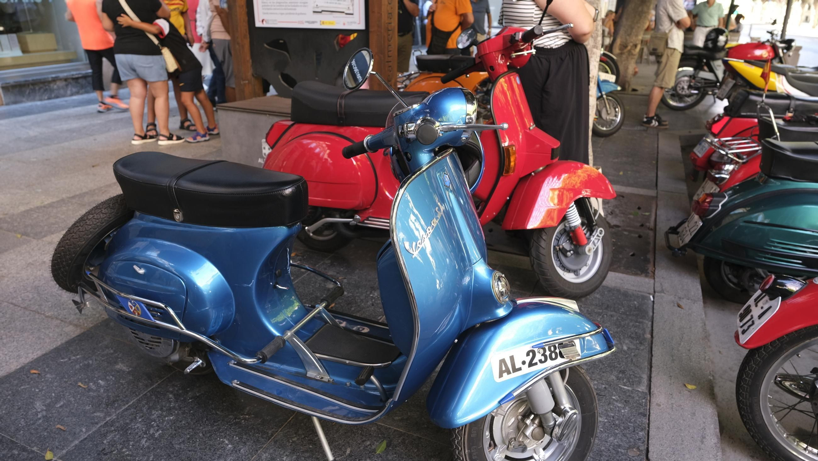 Exposición de Motos Antiguas de la Feria de Almería, en imágenes