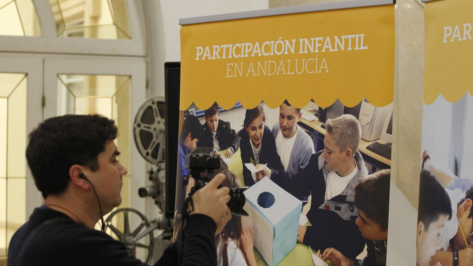 Algunos de los paneles de la exposición.