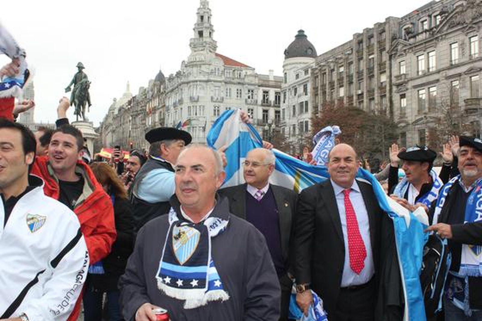 Malaguistas en la plaza de la Libertad

Foto: J. L. Malo