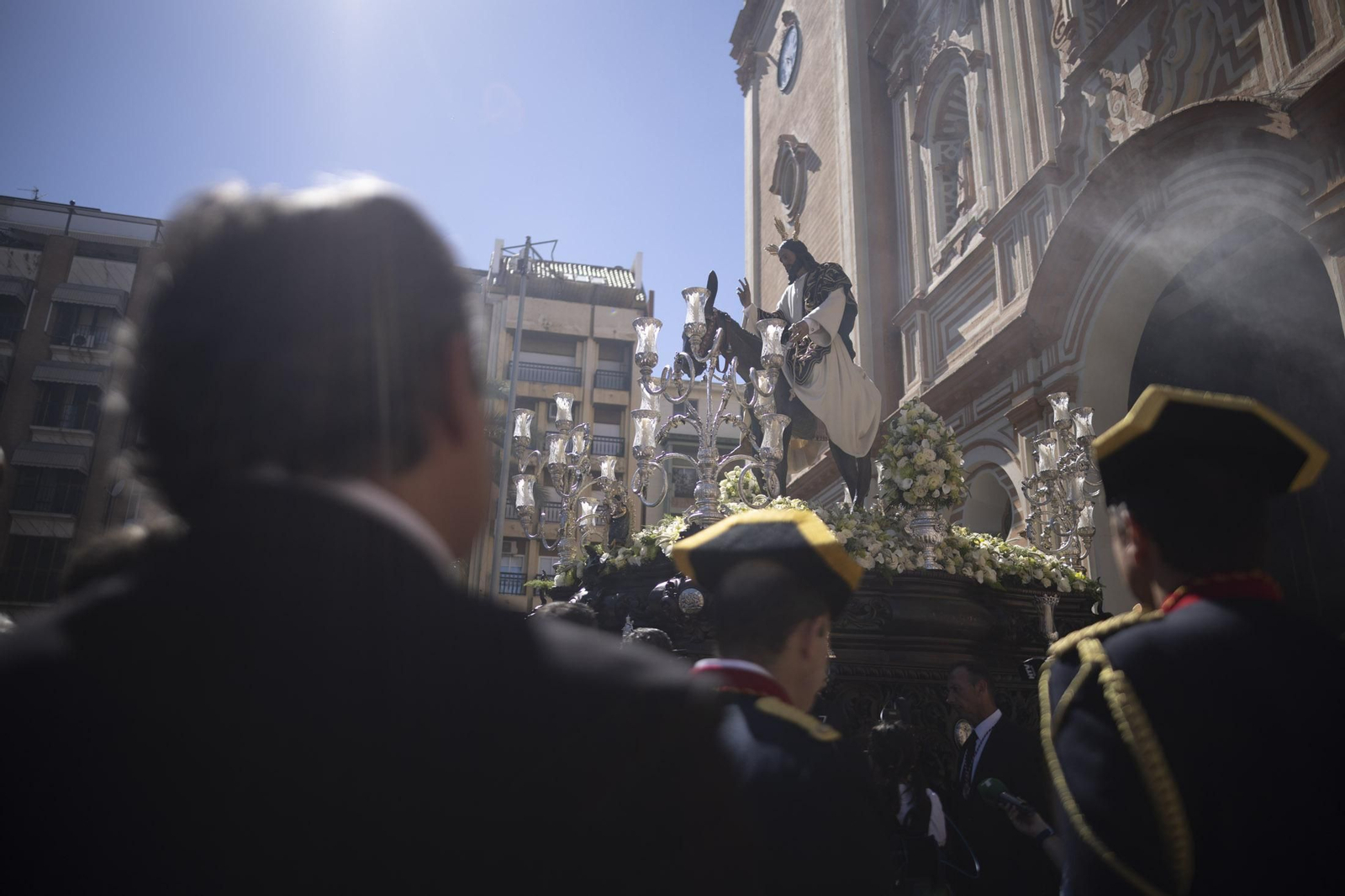 Imágenes de la salida extraordinaria de La Borriquita por las calles de Huelva