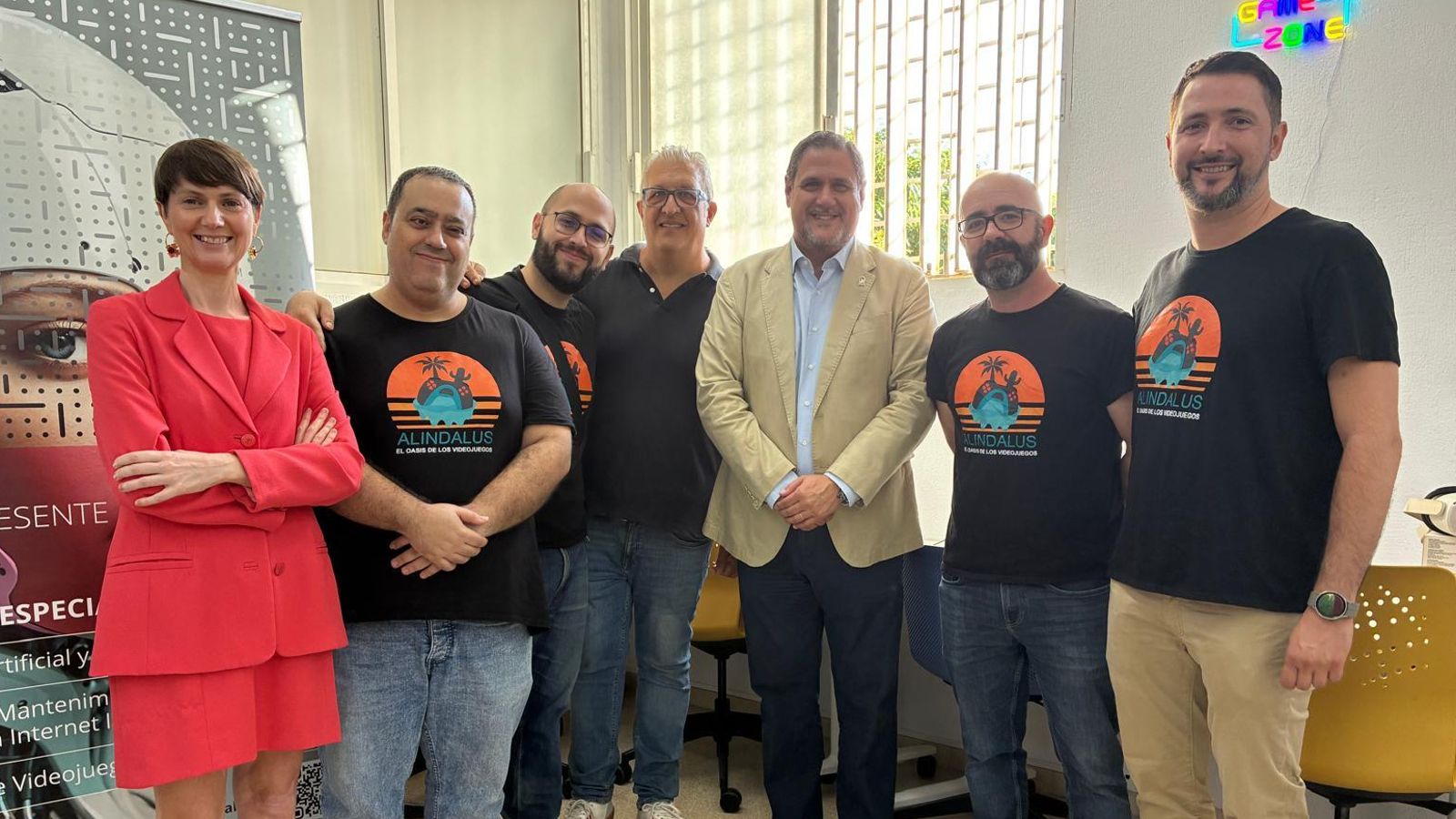 El delegado de Desarrollo Educativo con los docentes en el IES Al-Andalus.