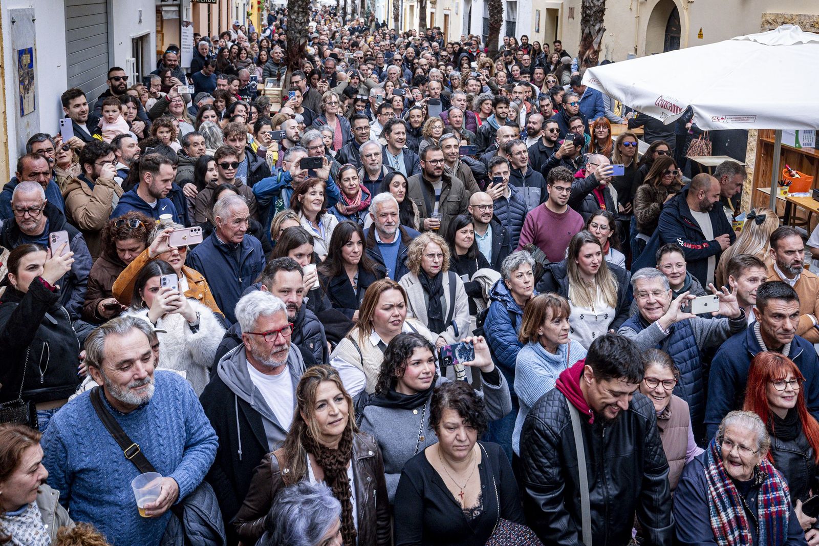 Las imágenes de la erizada popular del Carnaval de Cádiz 2026