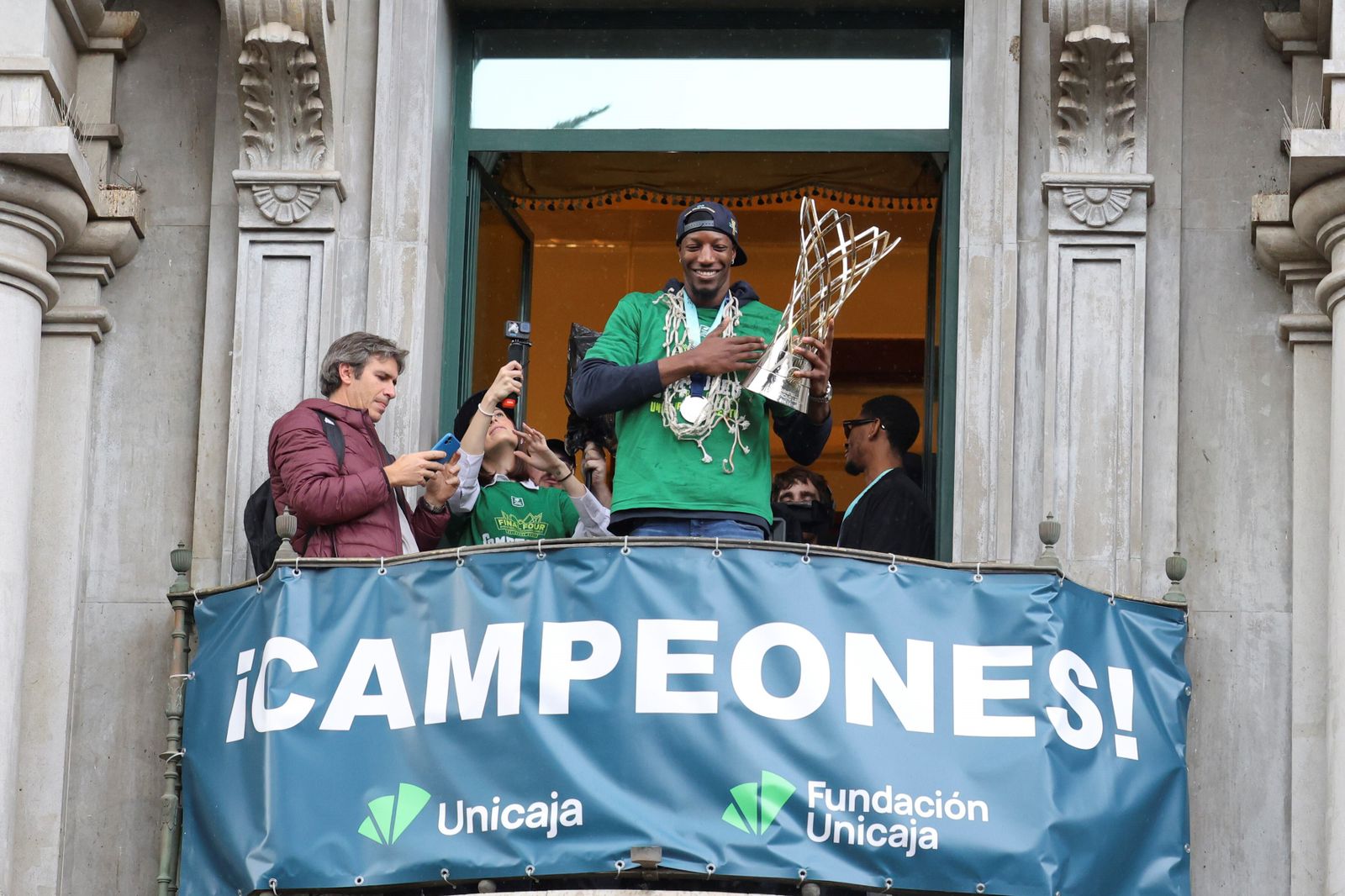 El Unicaja celebra en las calles de Málaga el título de la BCL
