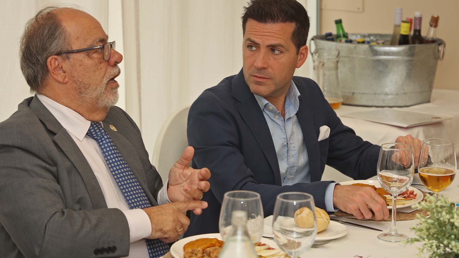 Manuel Delgado y Manuel Pavón, durante la tertulia.