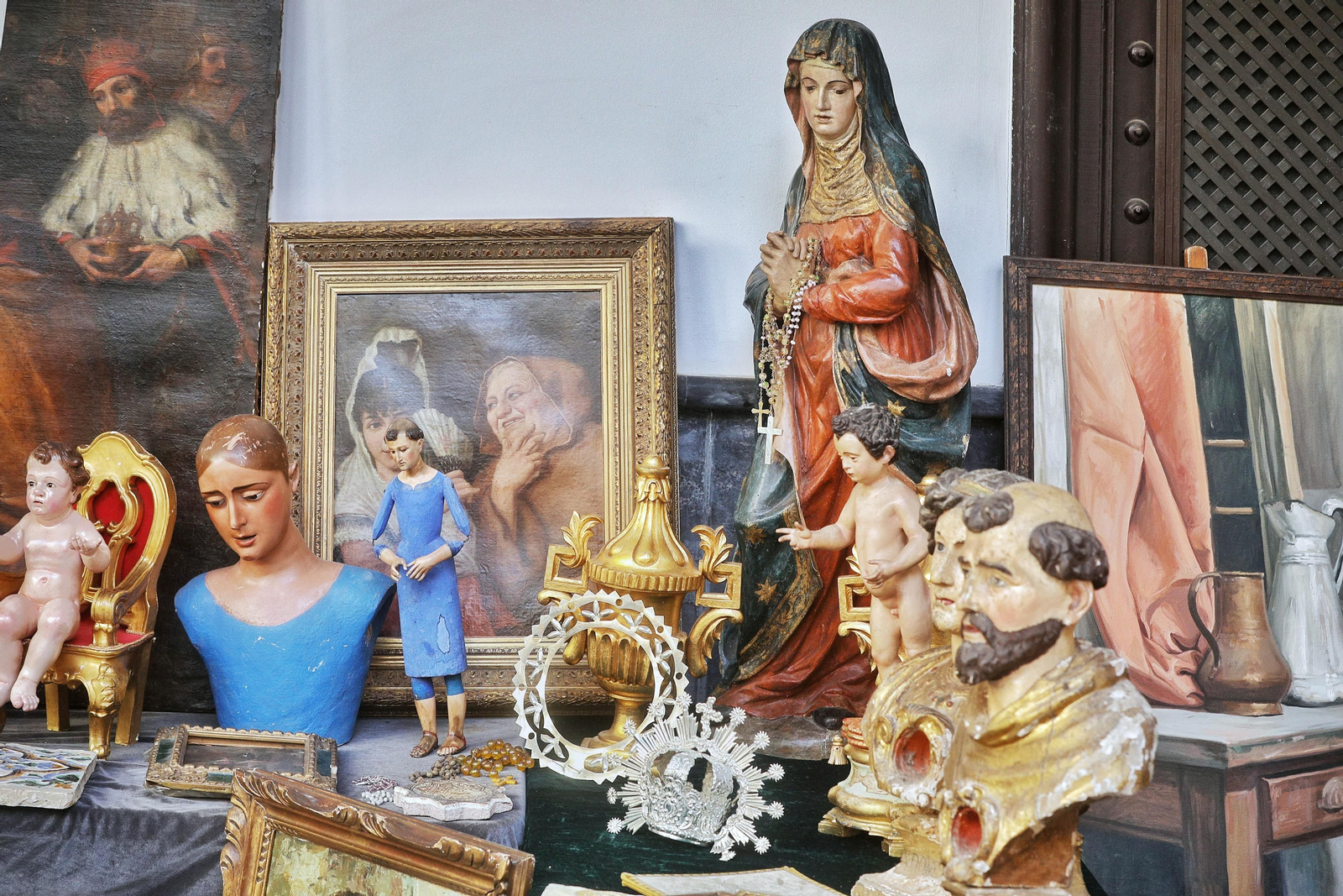 Las imágenes del Mercado de Antigüedades y Coleccionismo en el convento de Santo Domingo