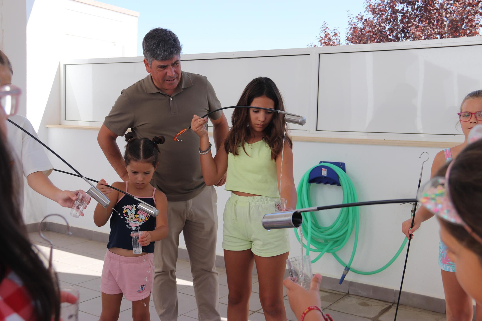 Los niños de Montilla aprenden el oficio de la venencia del vino, en imágenes Los niños de Montilla aprenden el oficio de la venencia del vino, en imágenes