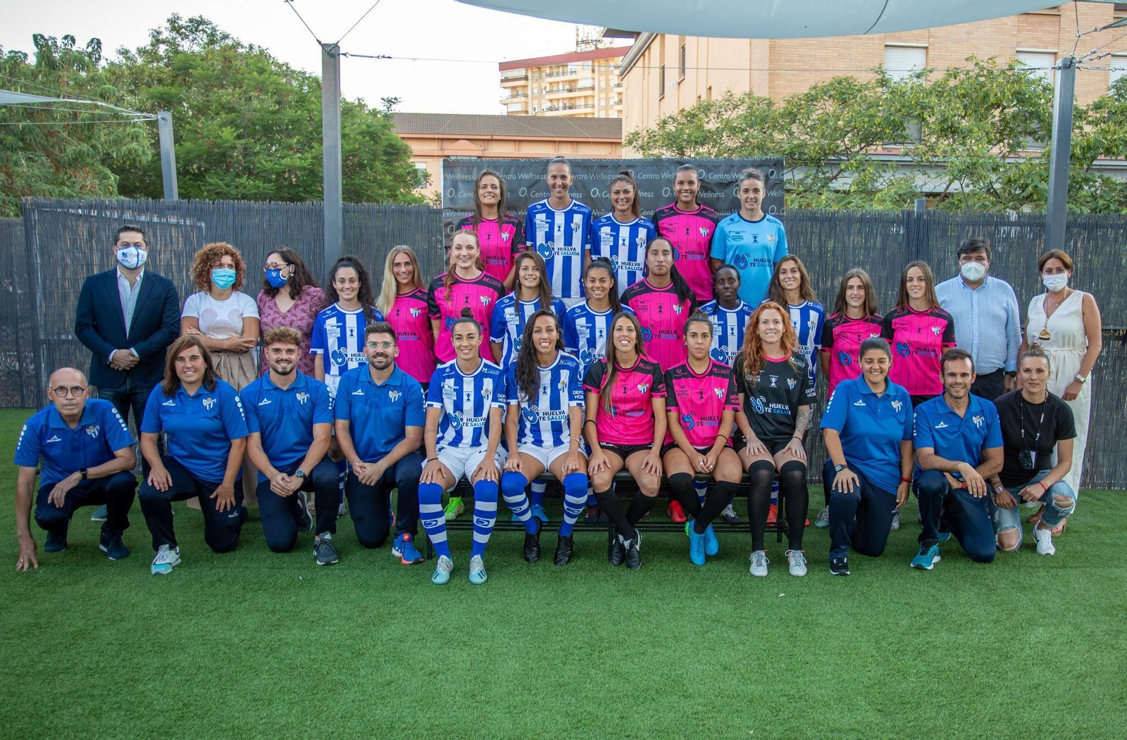 La plantilla del Sporting Club posa al finalizar el acto en el O2 Wellness.