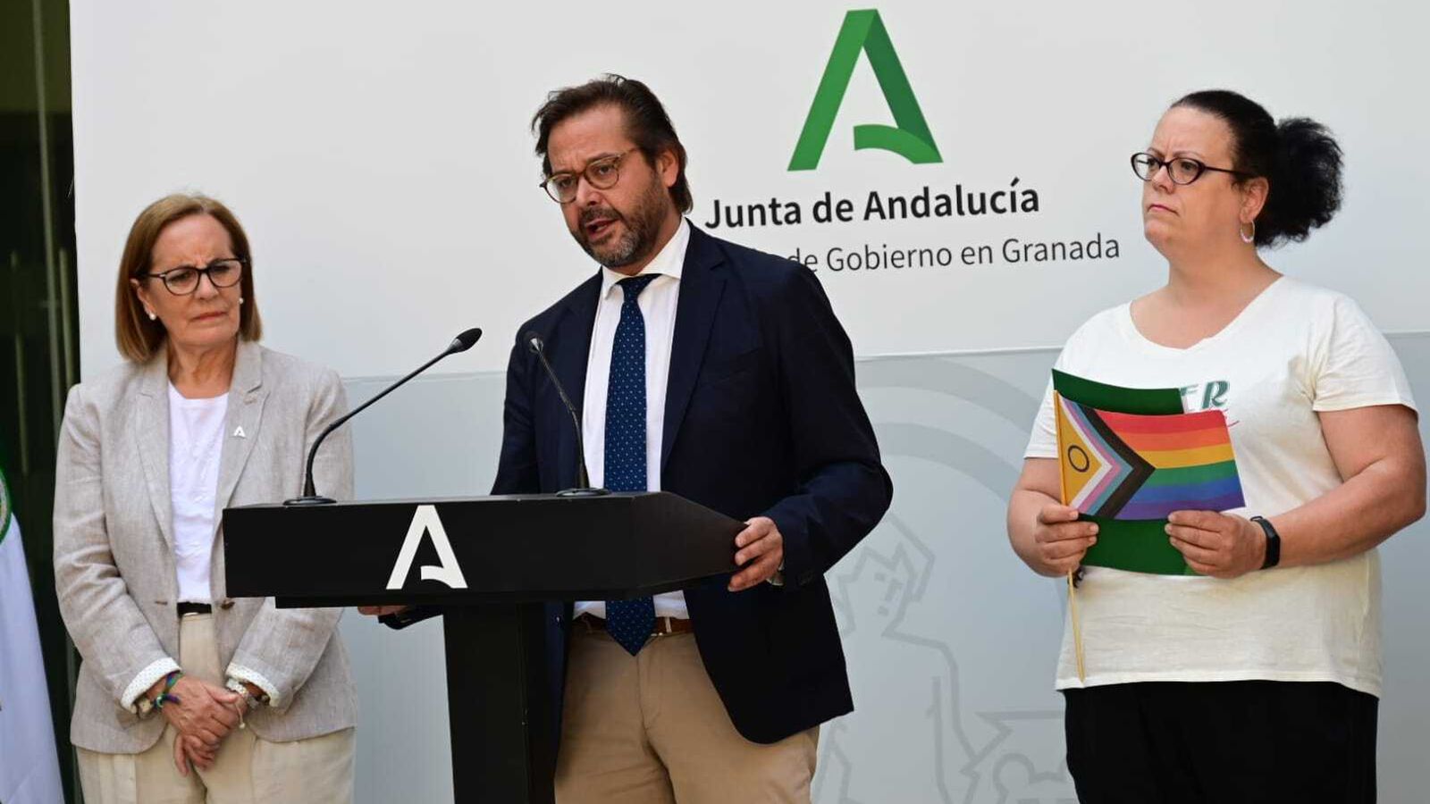 El delegado del Gobierno de la Junta, Antonio Granados, en la lectura del manifiesto