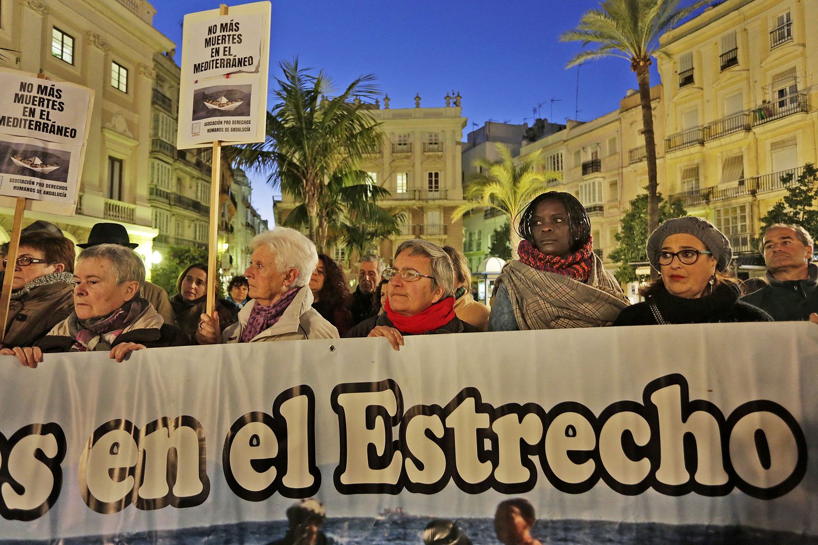 Un momento de la concentración de ayer en Cádiz.