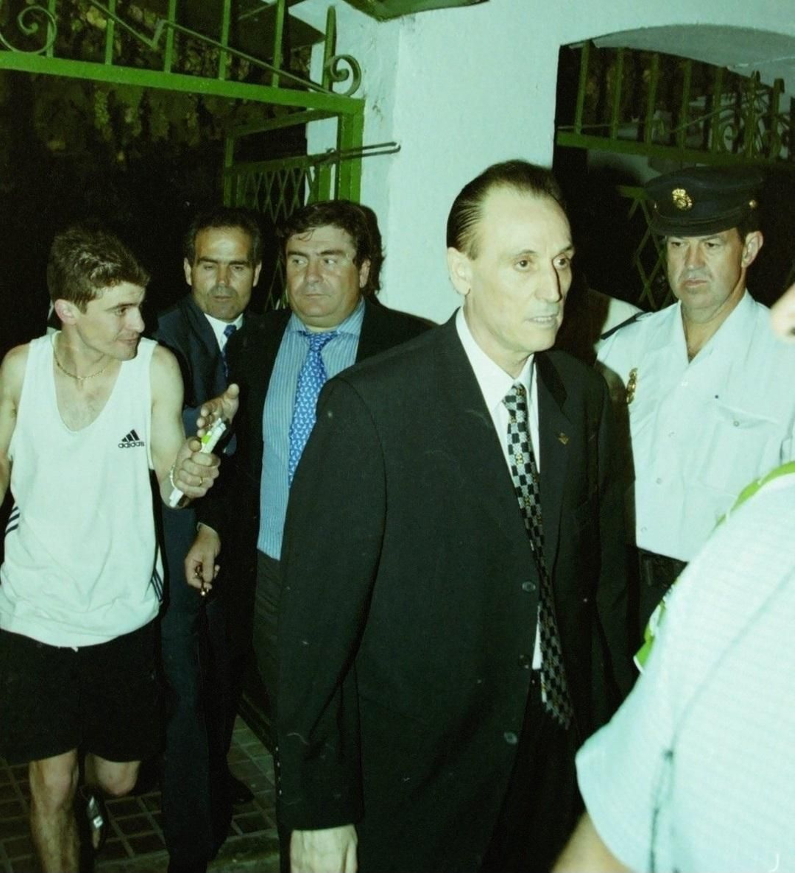 Manuel Ruiz de Lopera, a su salida del viejo La Victoria la noche del ascenso a Primera.