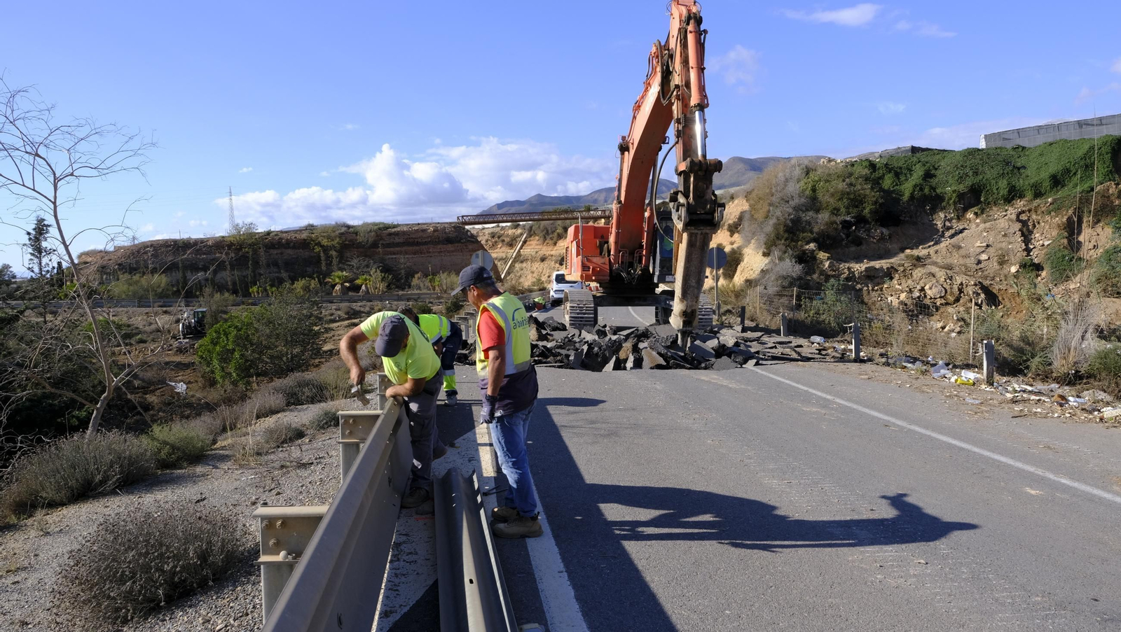 Reparación de los daños por la dana en la Autovía del Mediterráneo, en imágenes
