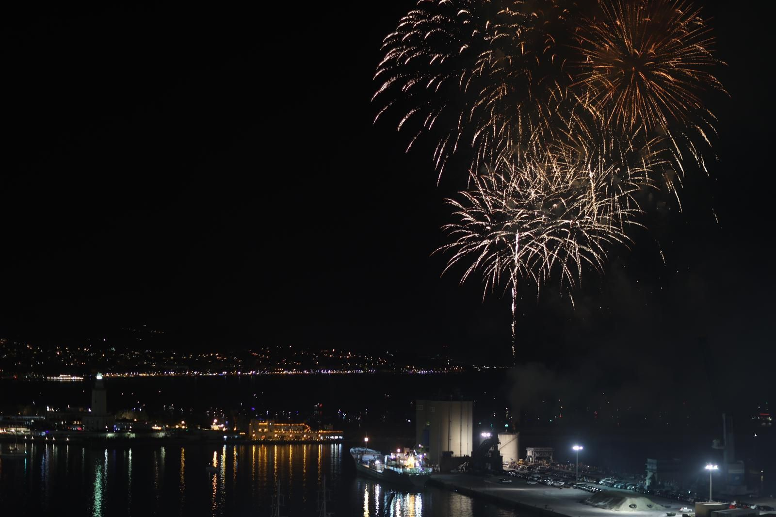 Málaga inaugura su Feria de agosto con el espectáculo de fuegos artificiales
