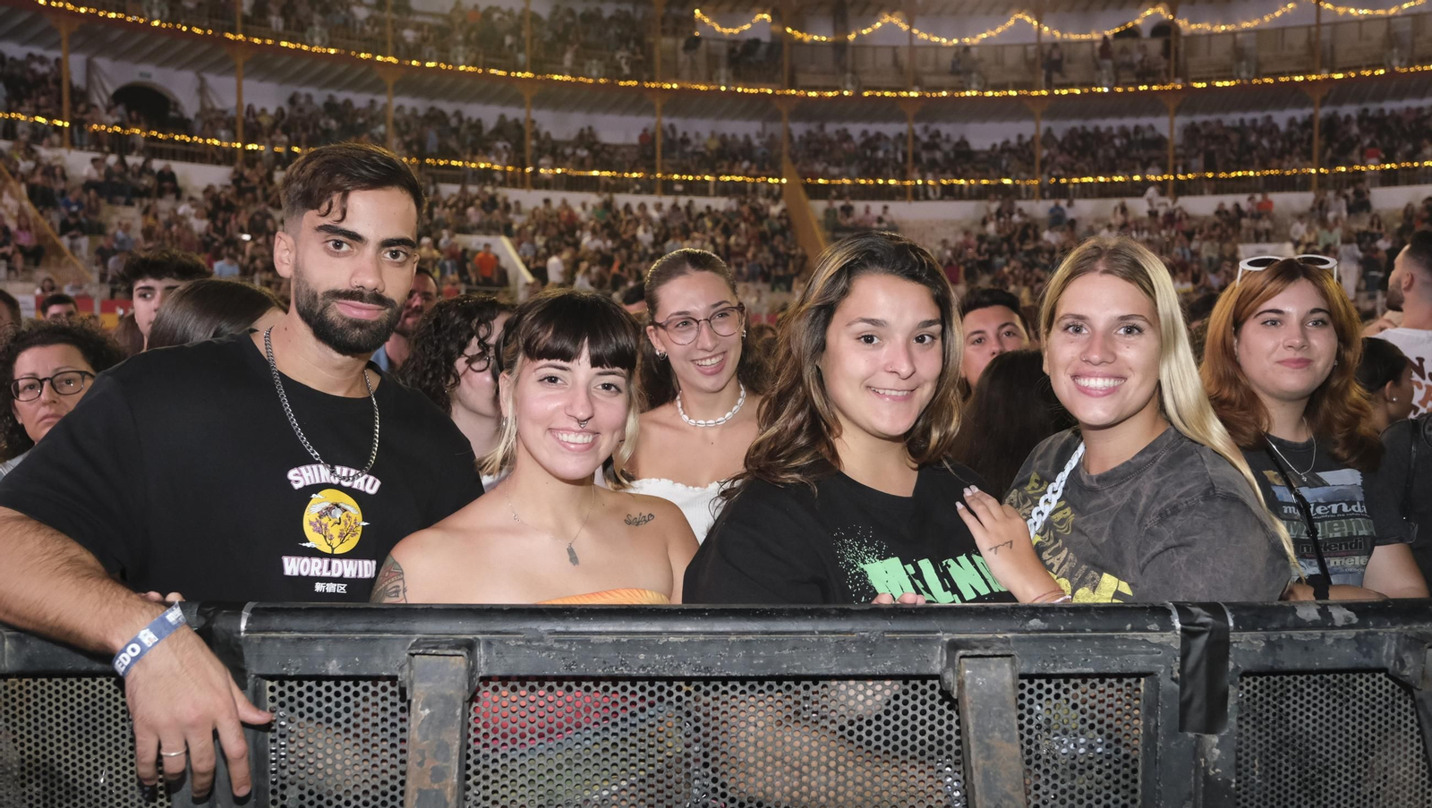 El concierto de Melendi llena de fans la Plaza de Toros de Almería, en imágenes